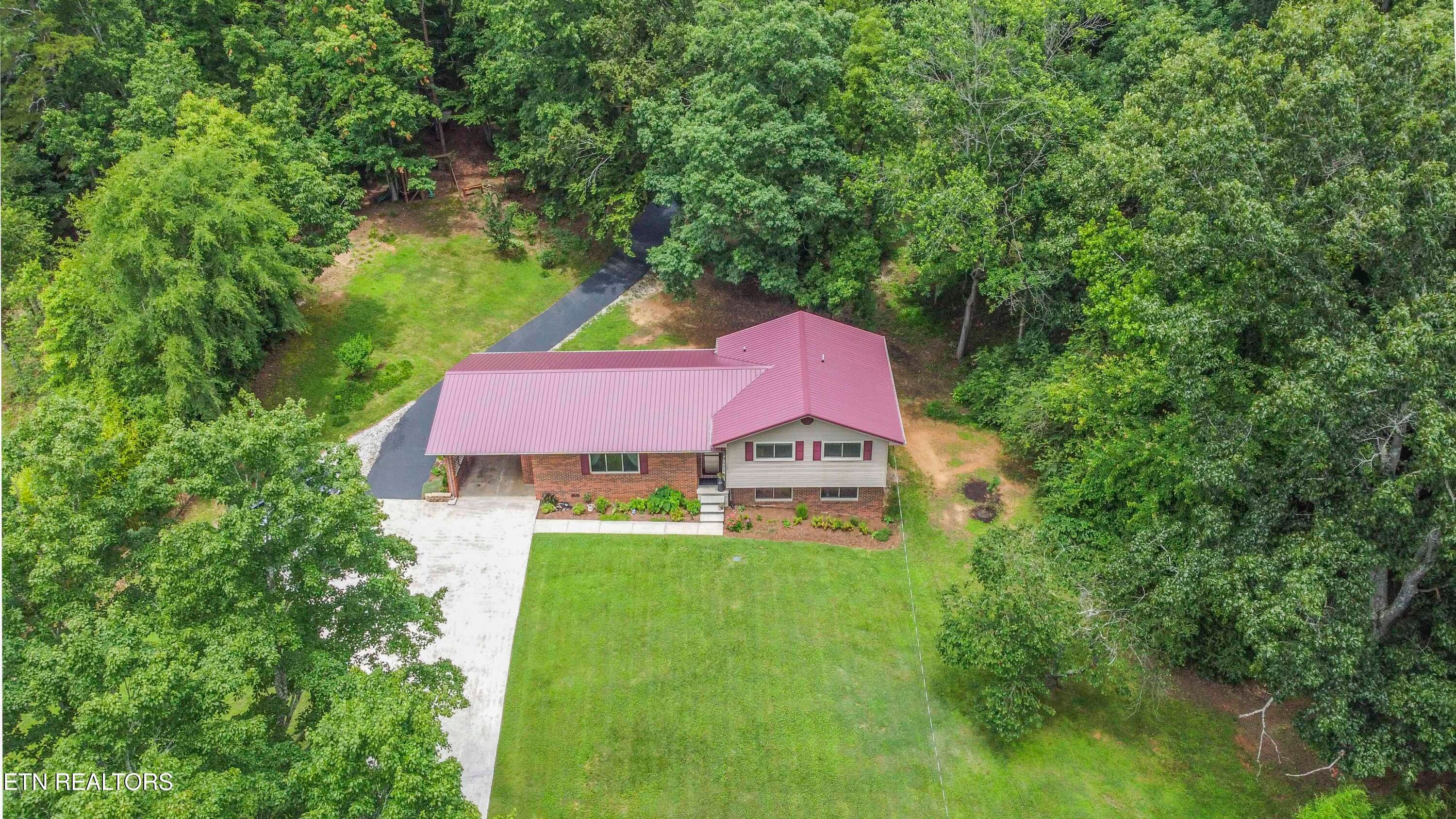 Kingston, Tennessee, 37763, United States, 3 Bedrooms Bedrooms, ,2 BathroomsBathrooms,Residential,For Sale,1882292