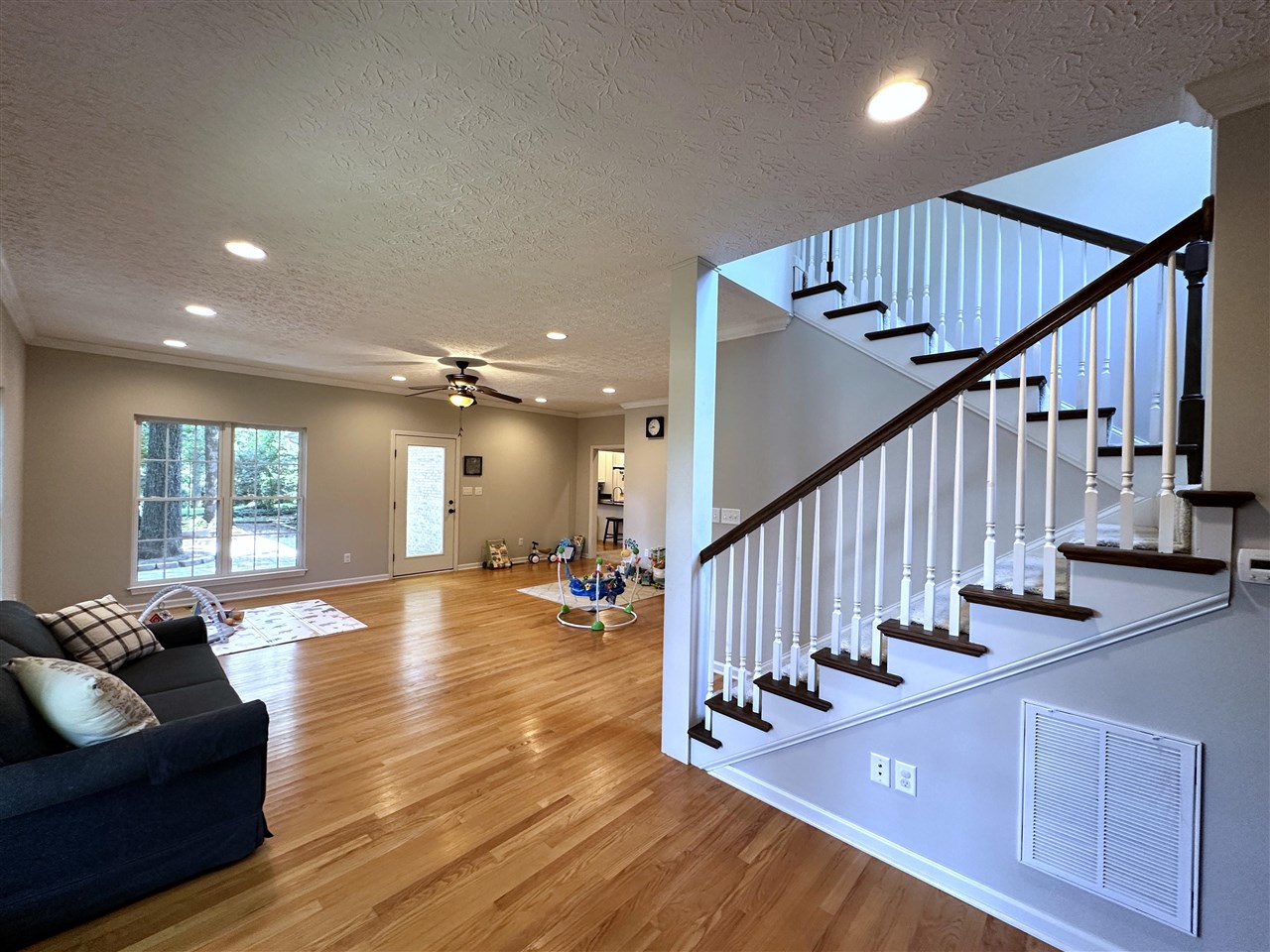 Bowling Green, Kentucky, 42104, United States, 5 Bedrooms Bedrooms, ,3 BathroomsBathrooms,Residential,For Sale,1907465