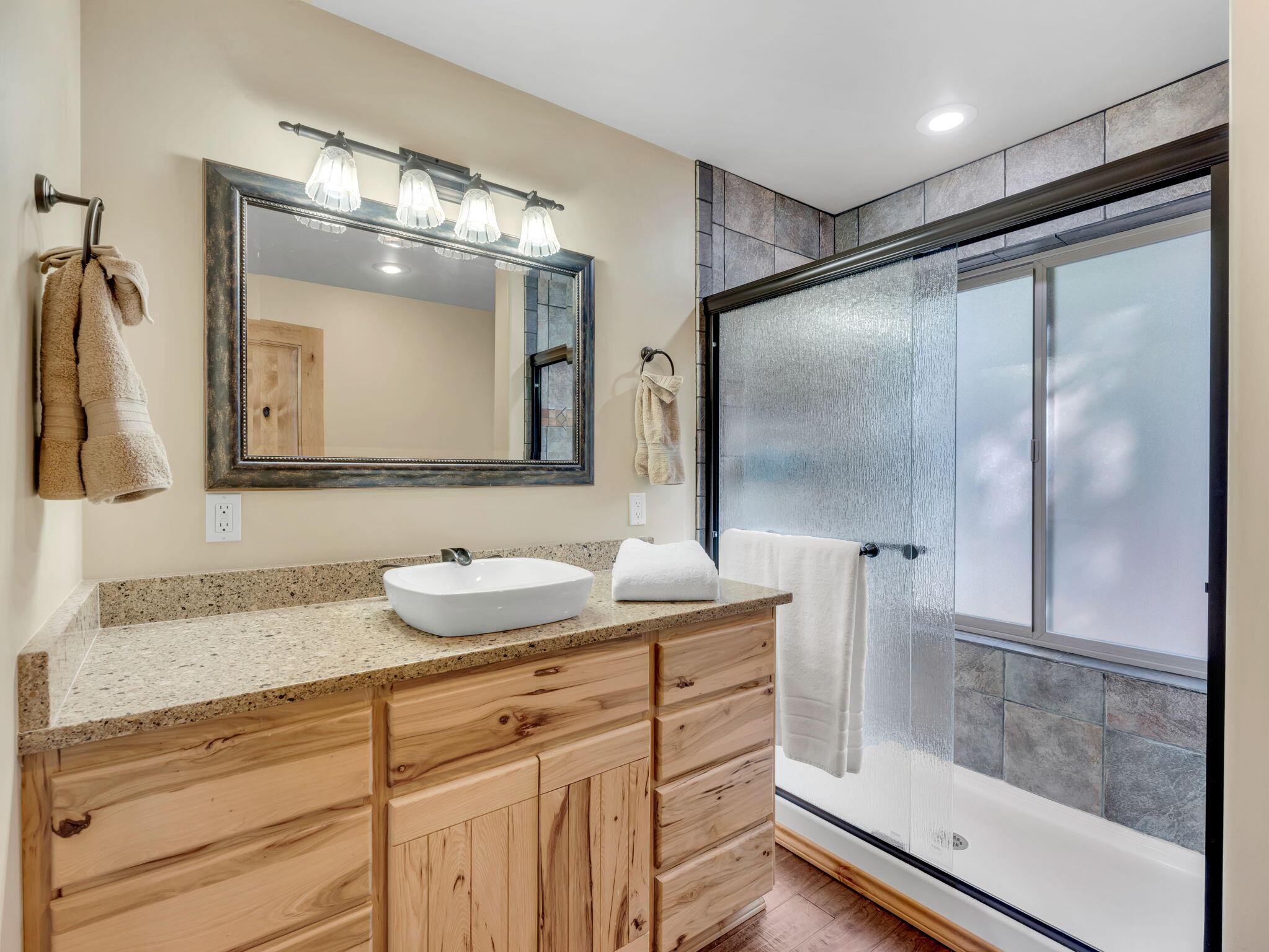 Pine, Arizona, 85544, United States, 3 Bedrooms Bedrooms, ,1 BathroomBathrooms,Residential,For Sale,1862408
