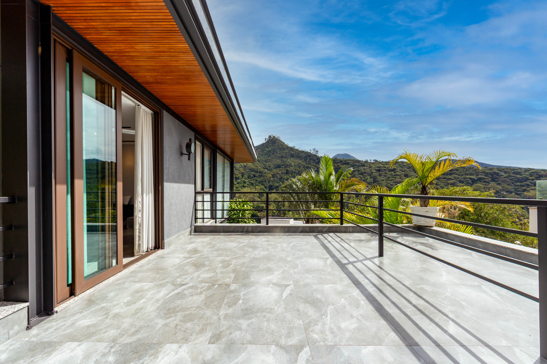  Single-story residence with four suites in a high-standard condominium - 物件實景