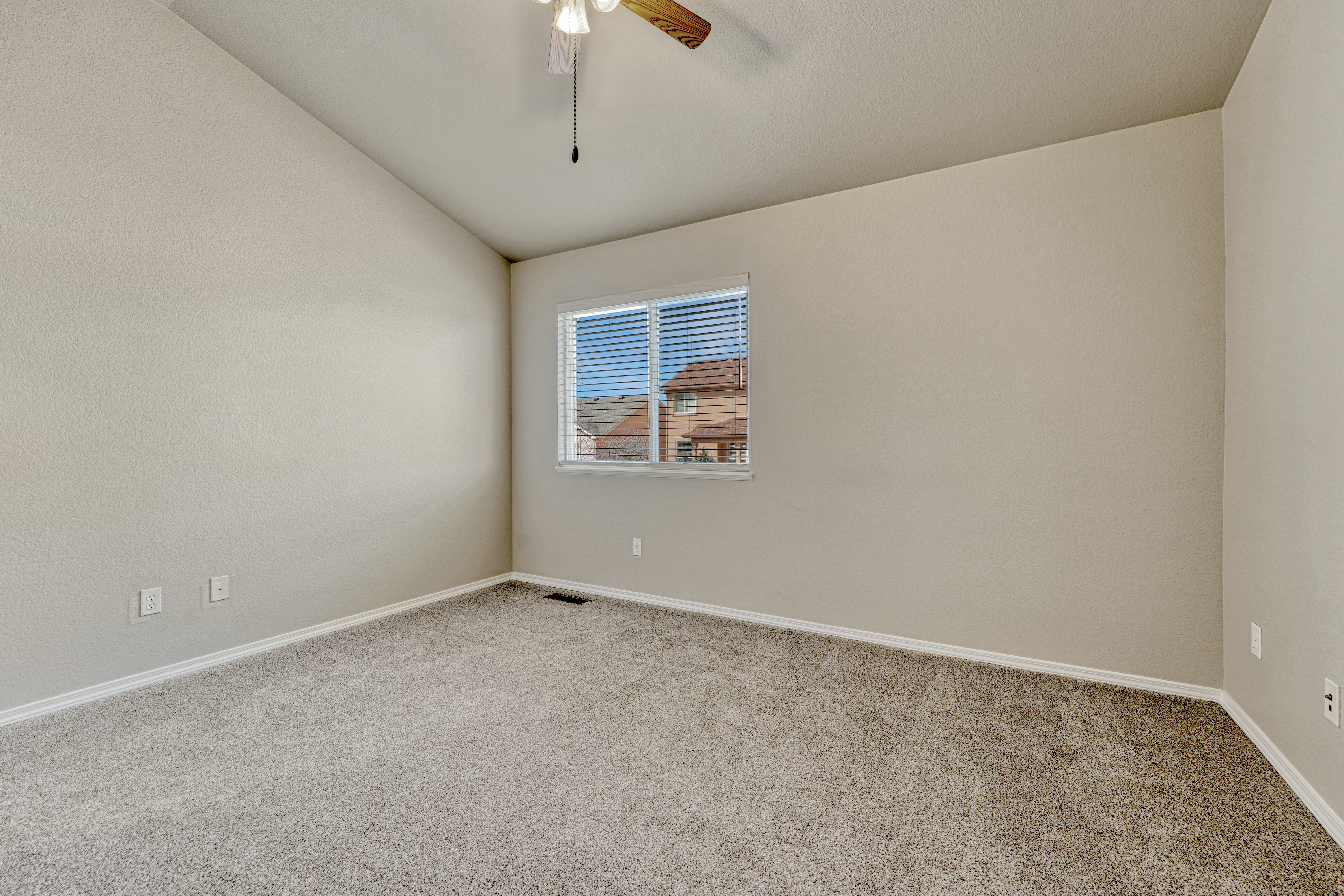  Move-In Ready Upgraded 5-Bed Gem - 物件實景