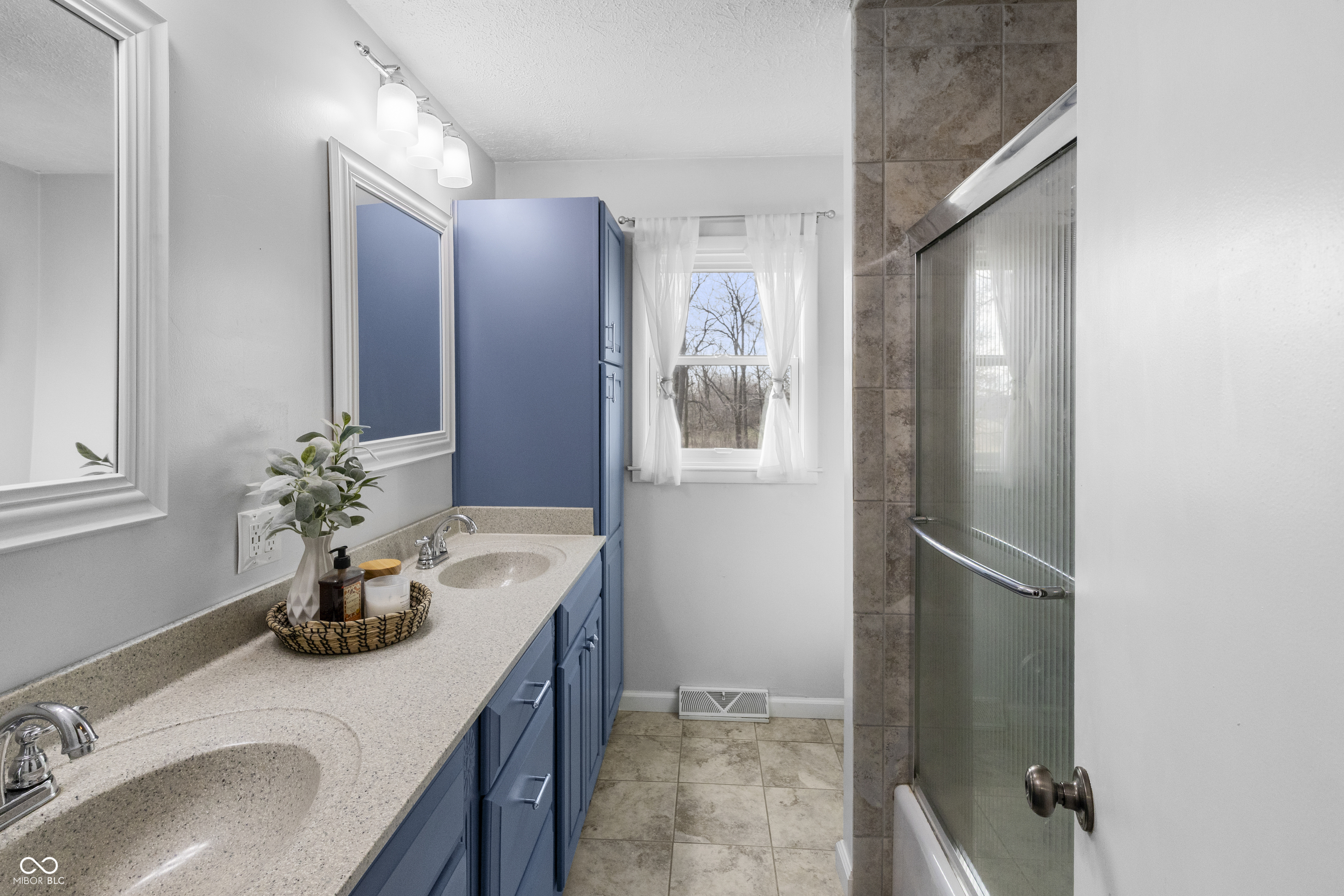 Whiteland, Indiana, 46184, United States, 3 Bedrooms Bedrooms, ,4 BathroomsBathrooms,Residential,For Sale,2007779