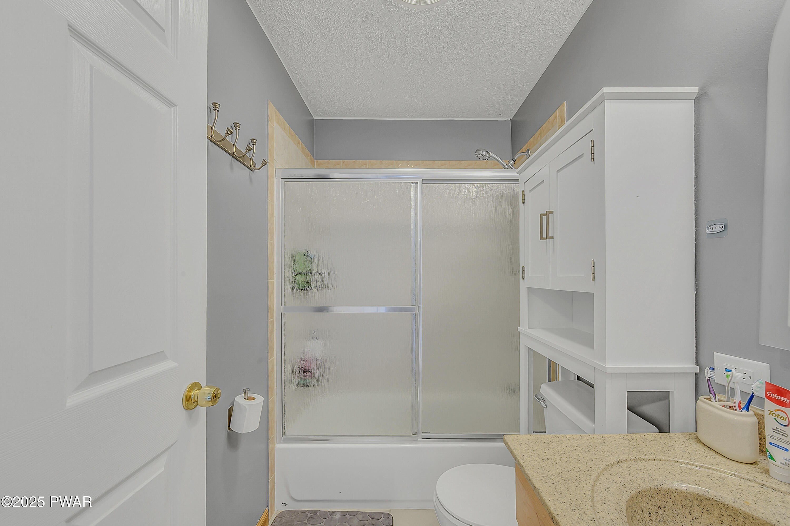 Moscow, Pennsylvania, 18444, United States, 4 Bedrooms Bedrooms, ,3 BathroomsBathrooms,Residential,For Sale,1987034