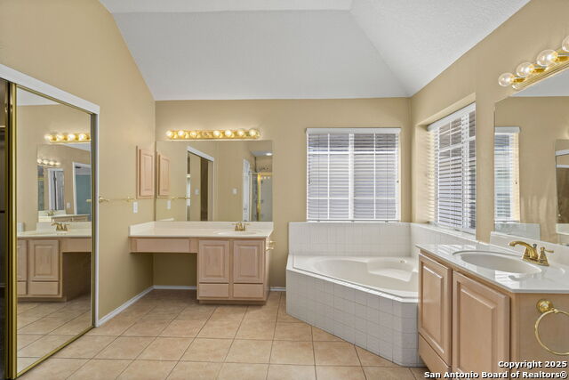 San Antonio, Texas, 78248, United States, 5 Bedrooms Bedrooms, ,4 BathroomsBathrooms,Residential,For Sale,1868454
