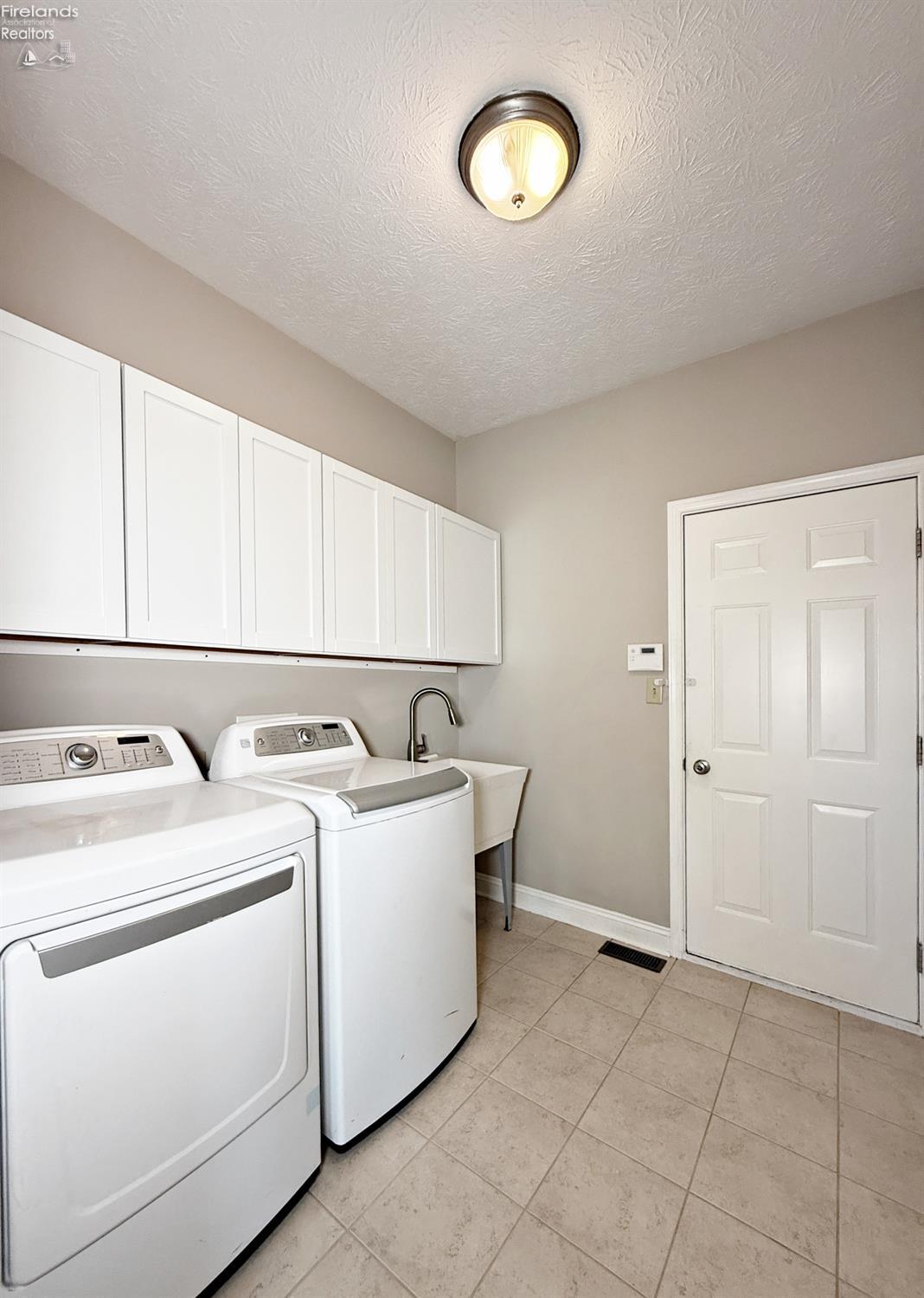 McComb, Ohio, 45858, United States, 4 Bedrooms Bedrooms, ,4 BathroomsBathrooms,Residential,For Sale,1978149