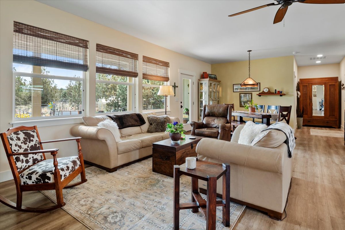 Prineville, Oregon, 97754, United States, 3 Bedrooms Bedrooms, ,2 BathroomsBathrooms,Residential,For Sale,1721299