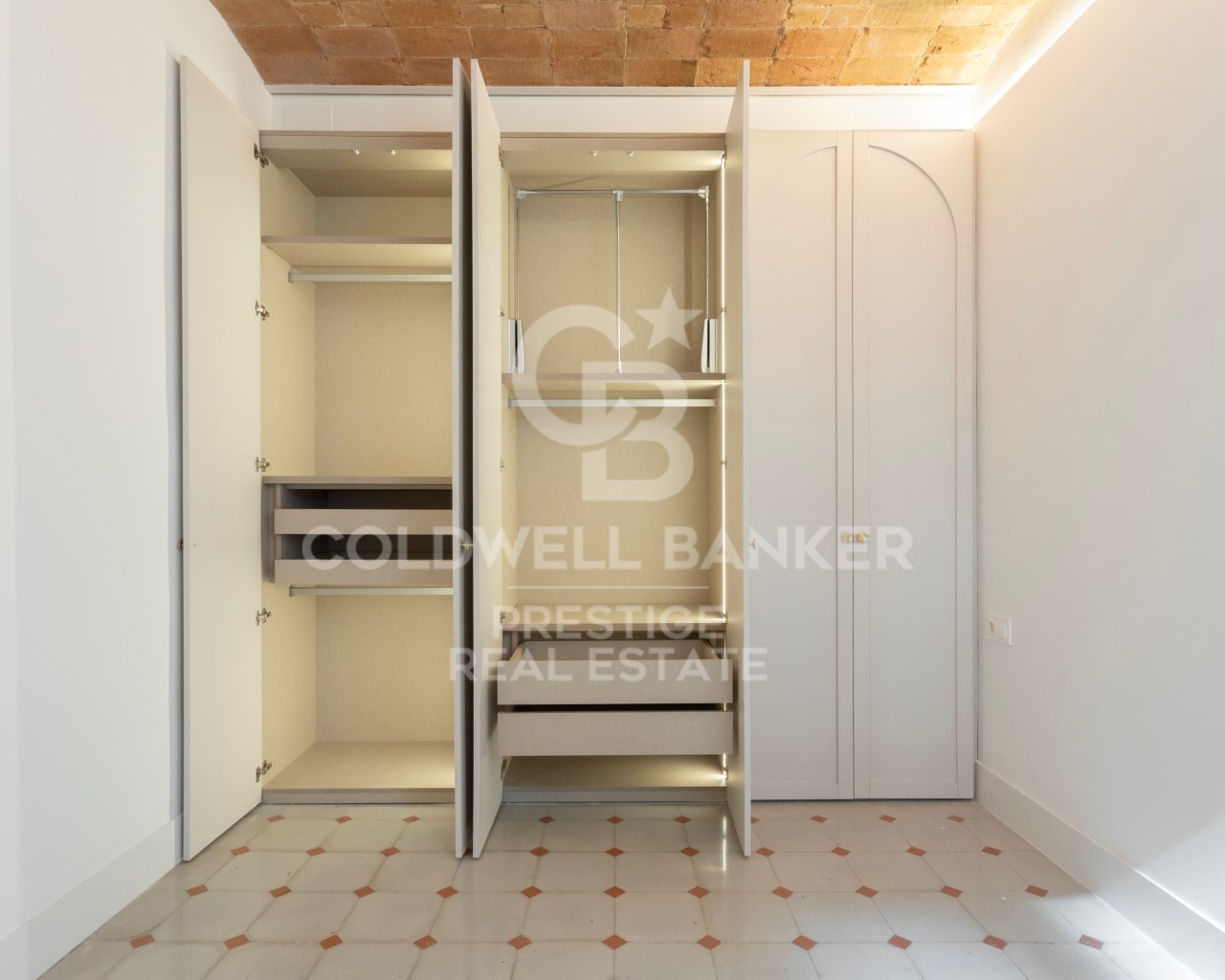 Barcelona, Catalonia, ES, 3 Bedrooms Bedrooms, ,2 BathroomsBathrooms,Residential,For Sale,1794686