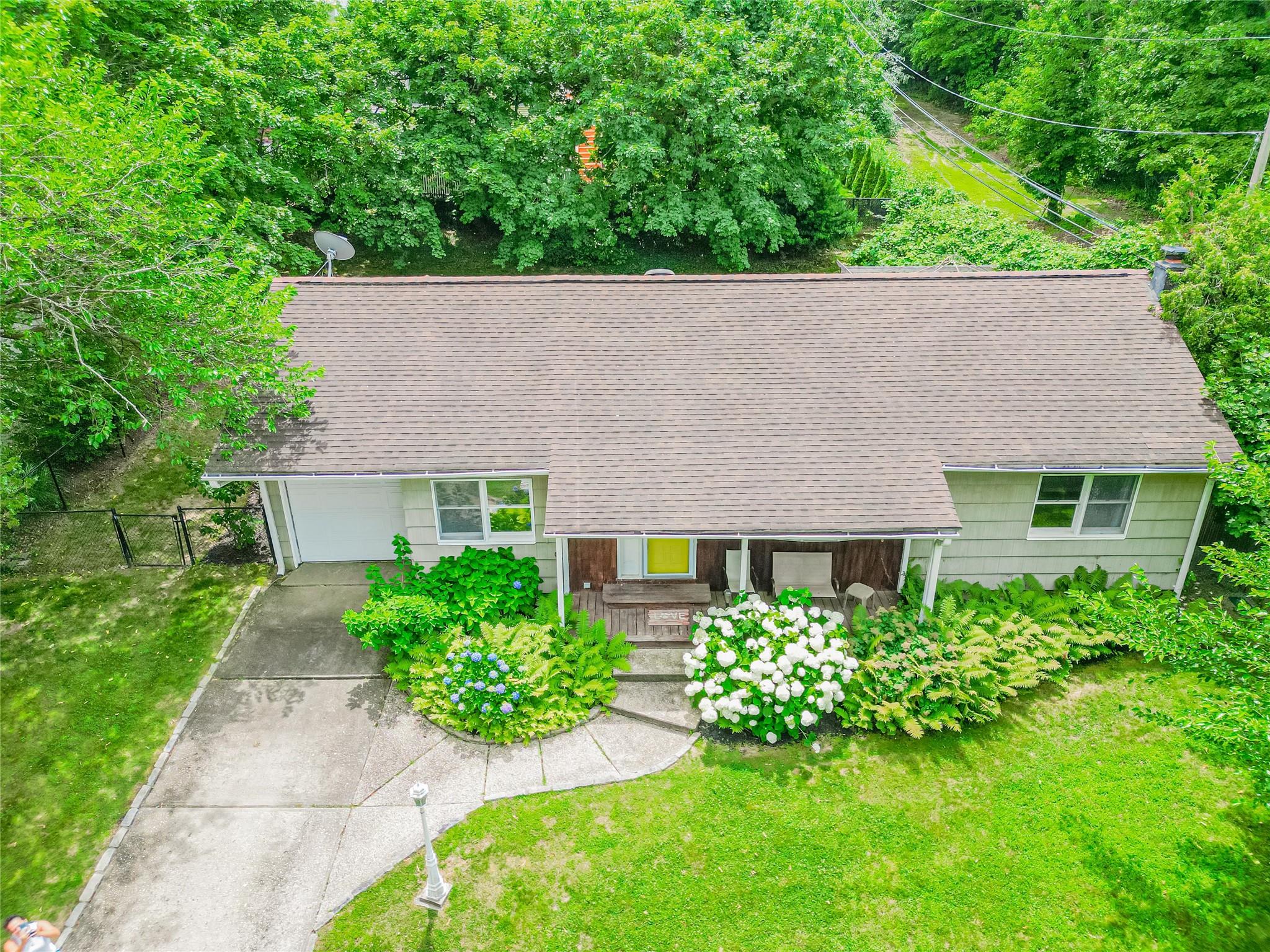 Huntington, New York, 11743, United States, 2 Bedrooms Bedrooms, ,2 BathroomsBathrooms,Residential,For Sale,1847345
