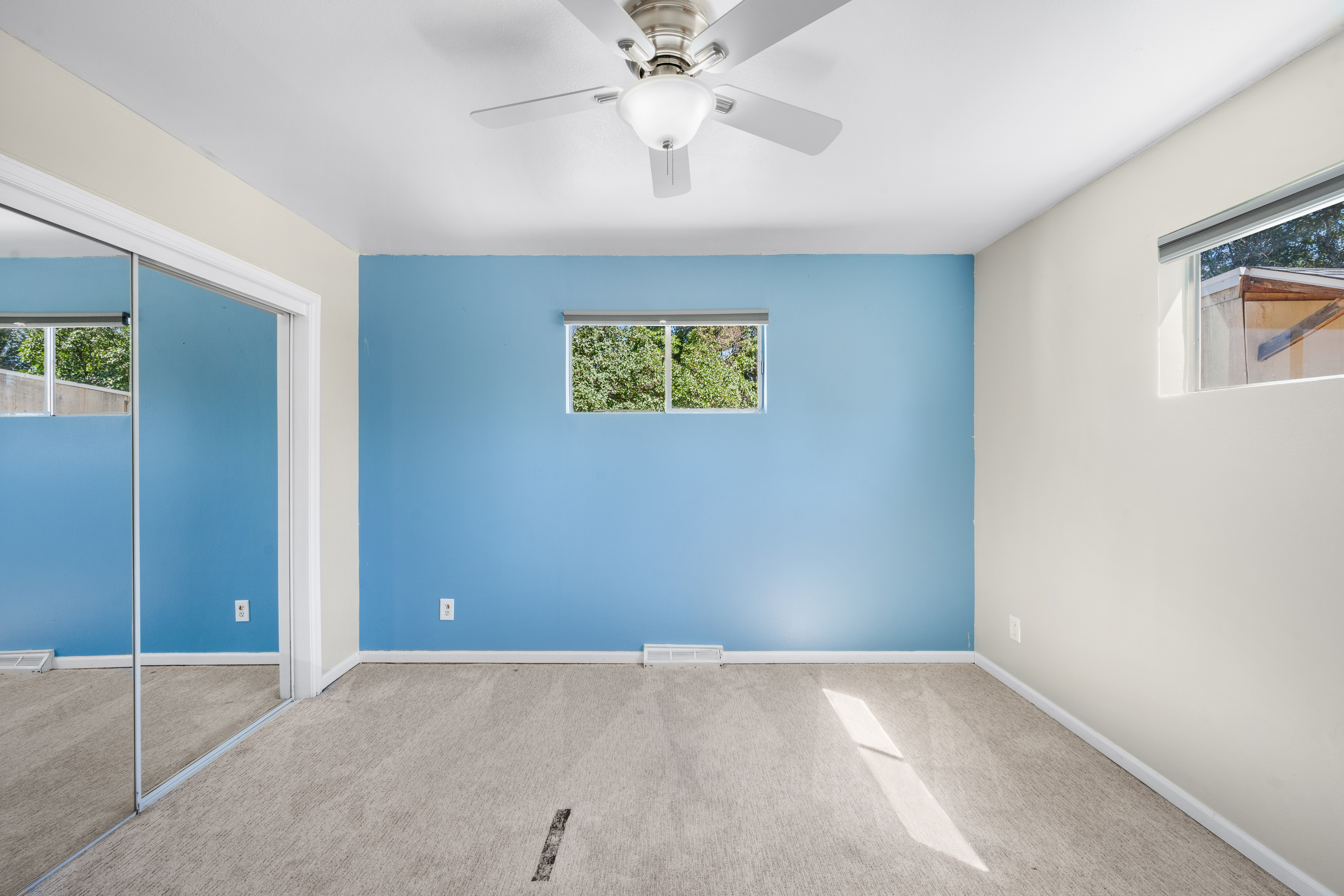  5 Bedroom Home Just Steps From Huston Lake Park - 物件實景