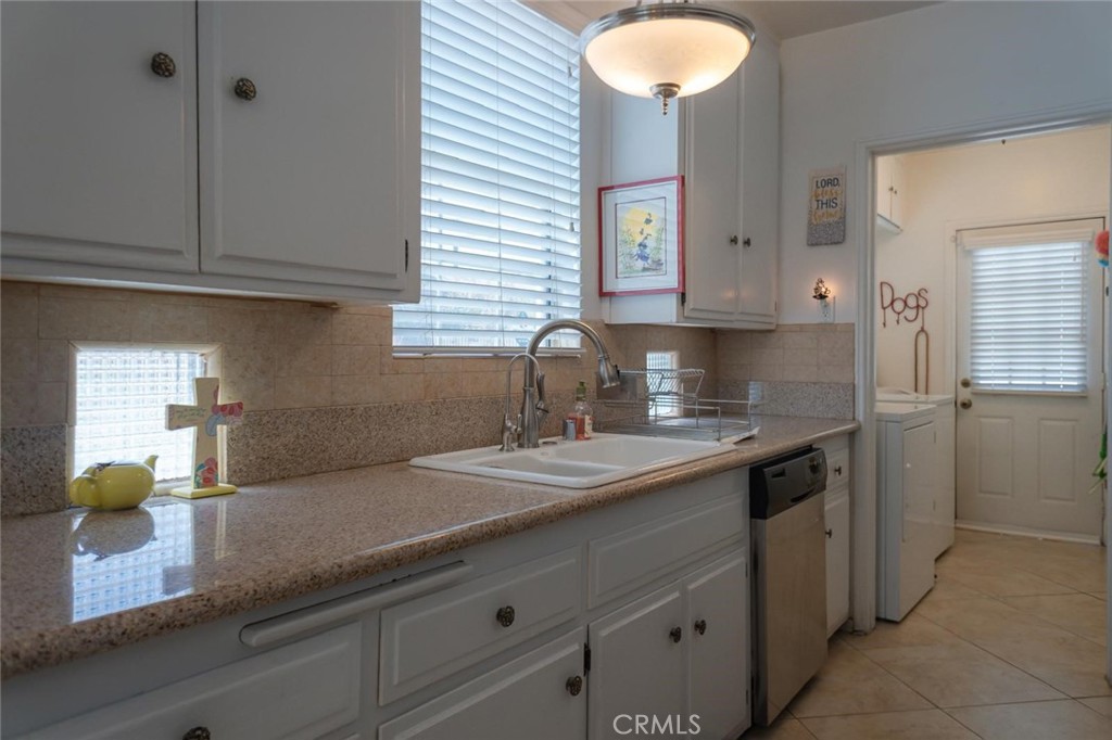 Los Angeles, California, 90008, United States, 3 Bedrooms Bedrooms, ,3 BathroomsBathrooms,Residential,For Sale,2011148