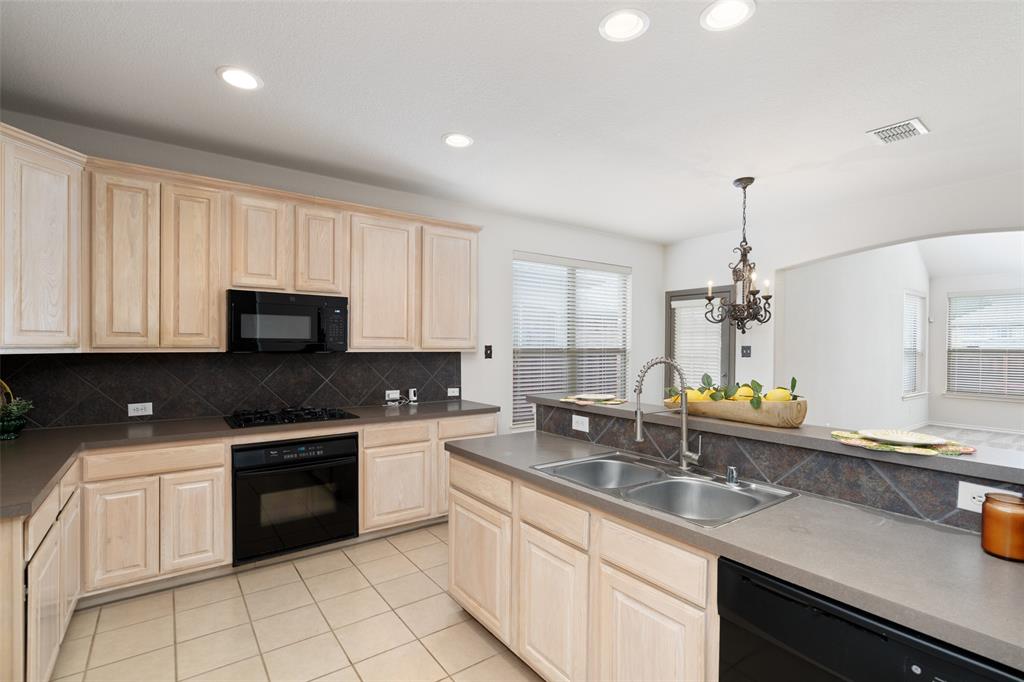 Carrollton, Texas, 75007, United States, 4 Bedrooms Bedrooms, ,4 BathroomsBathrooms,Residential,For Sale,1793874