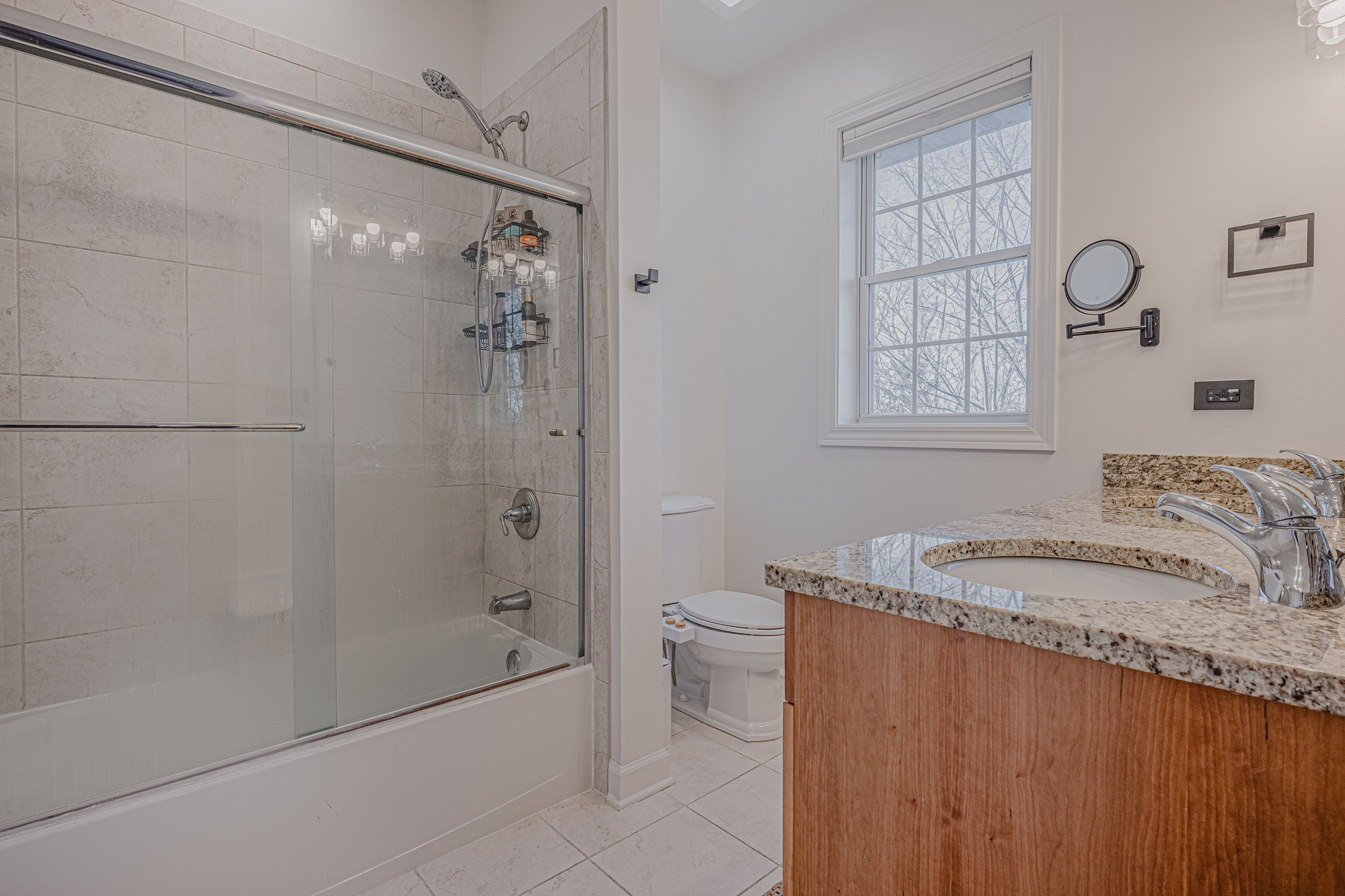 Evanston, Illinois, 60201, United States, 2 Bedrooms Bedrooms, ,4 BathroomsBathrooms,Residential,For Sale,2010396