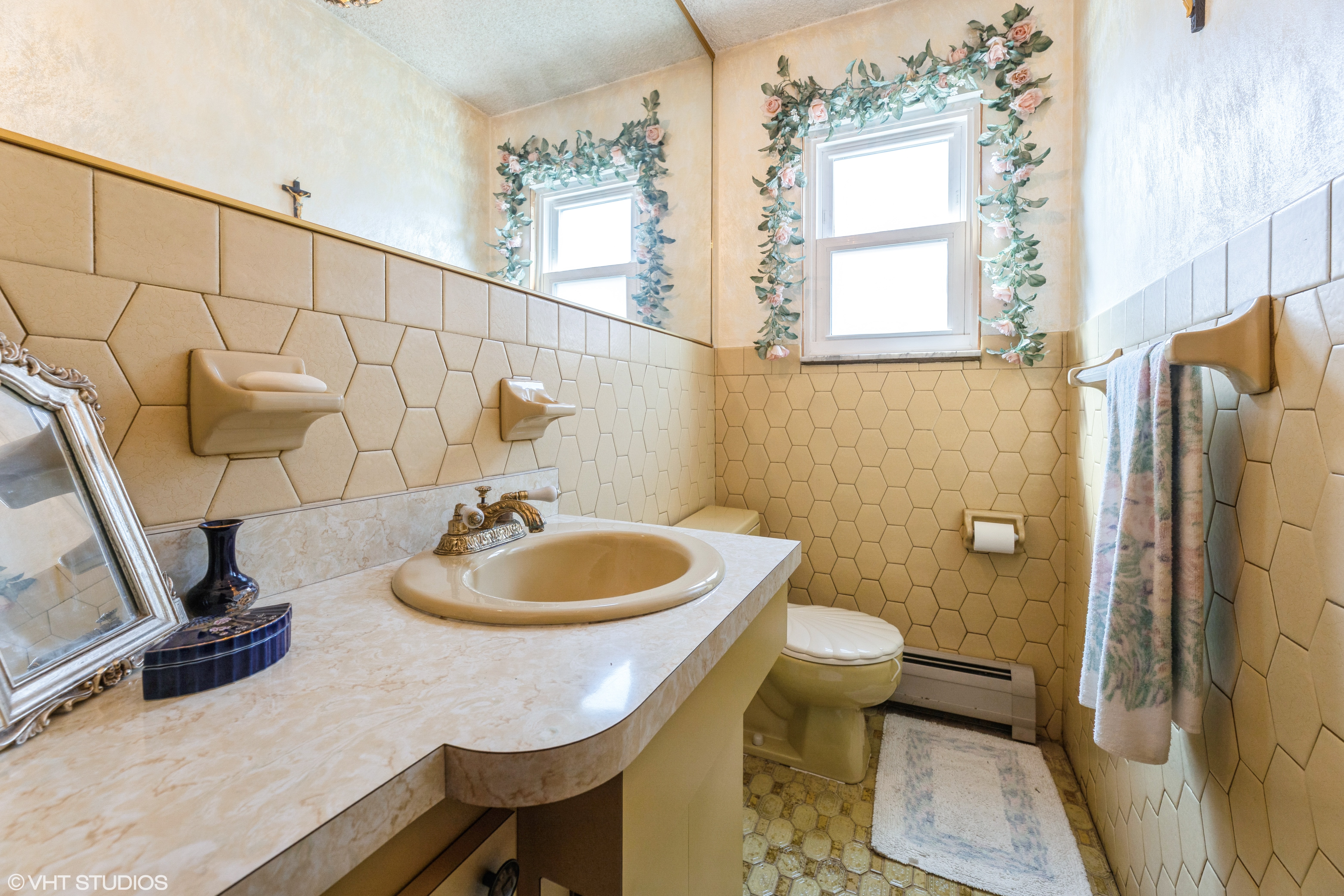 Moonachie, New Jersey, 07074, United States, 5 Bedrooms Bedrooms, ,4 BathroomsBathrooms,Residential,For Sale,1936964