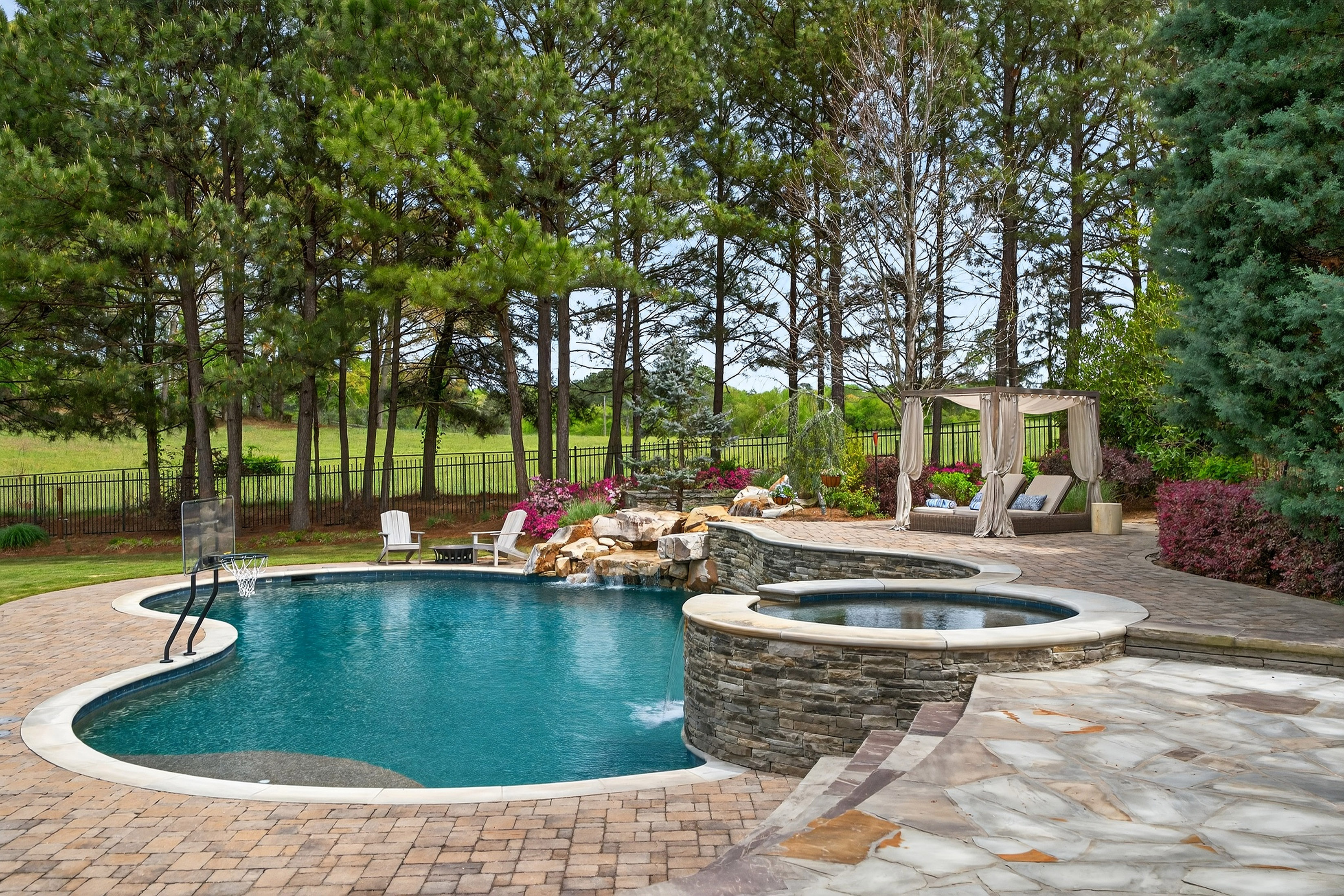  Experience Luxury in One of Georgia’s Most Prestigious Gated Golf Communities - 物件實景