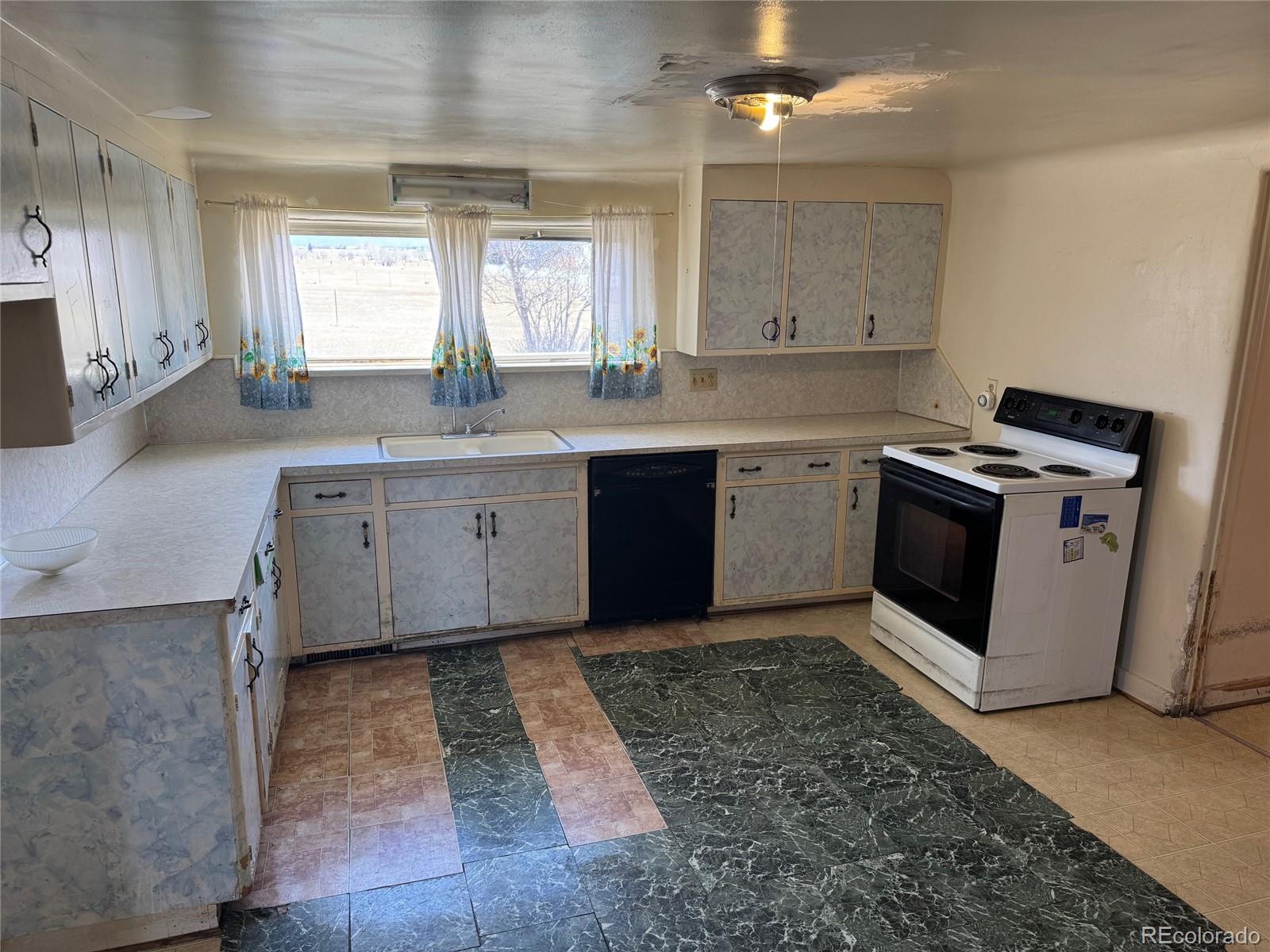 Salida, Colorado, 81201, United States, 2 Bedrooms Bedrooms, ,1 BathroomBathrooms,Residential,For Sale,1974154