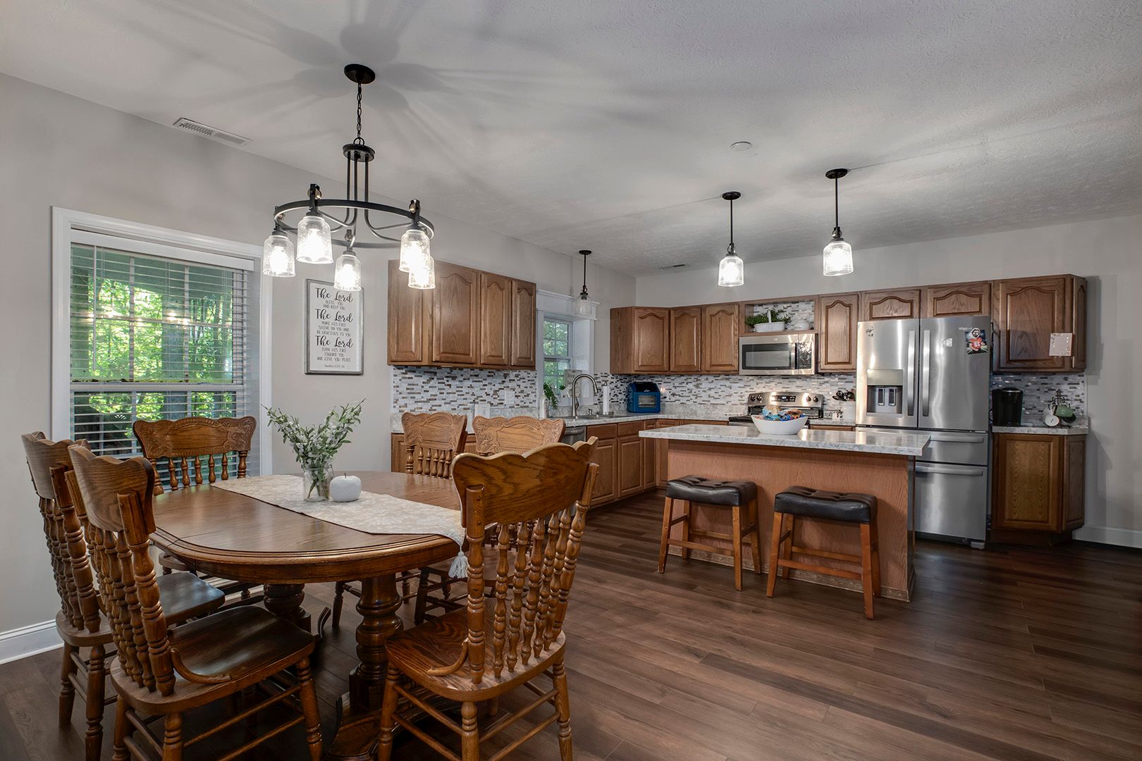 Kingston, Tennessee, 37763, United States, 5 Bedrooms Bedrooms, ,5 BathroomsBathrooms,Residential,For Sale,2011404