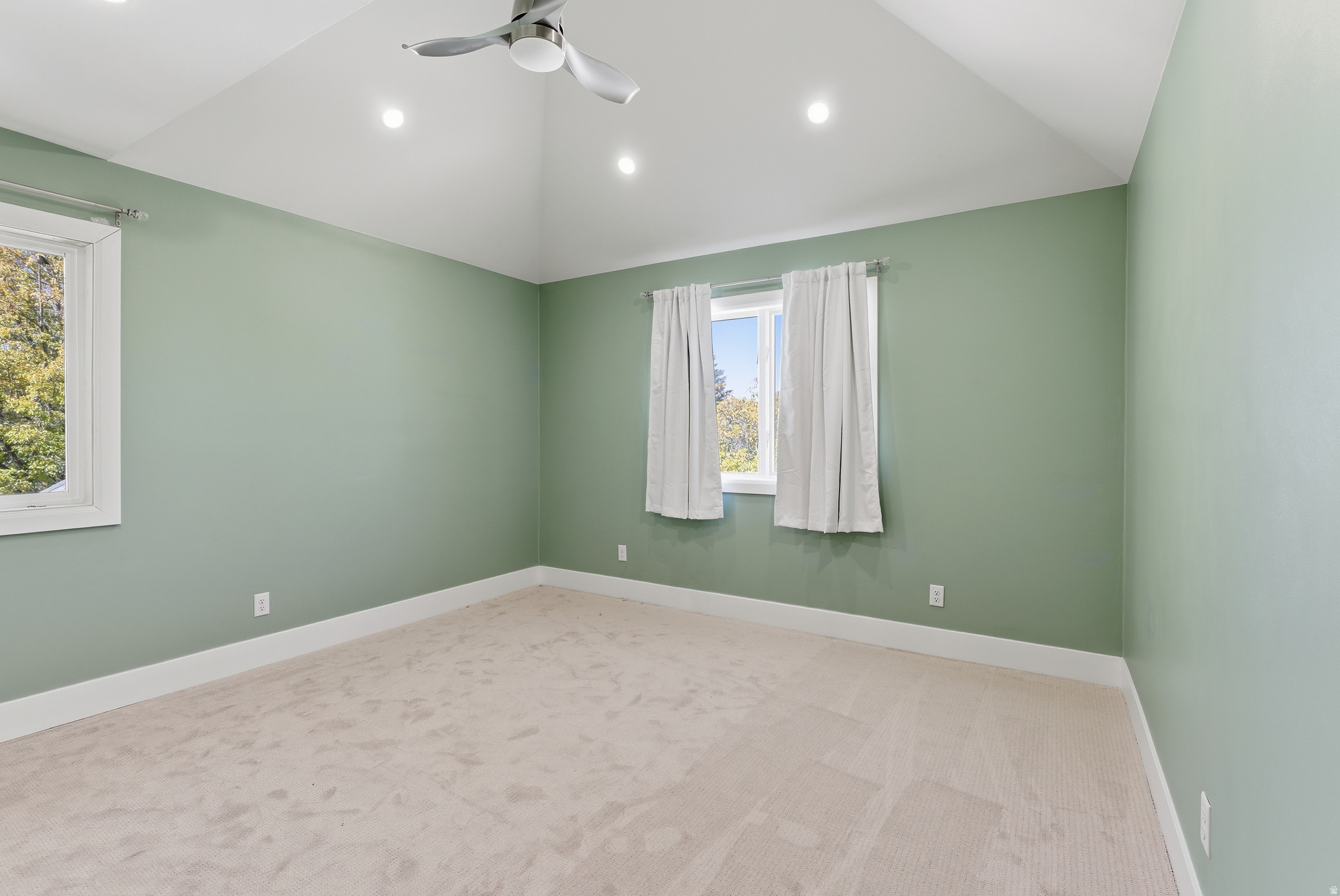 Sandy, Utah, 84092, United States, 5 Bedrooms Bedrooms, ,4 BathroomsBathrooms,Residential,For Sale,1994417