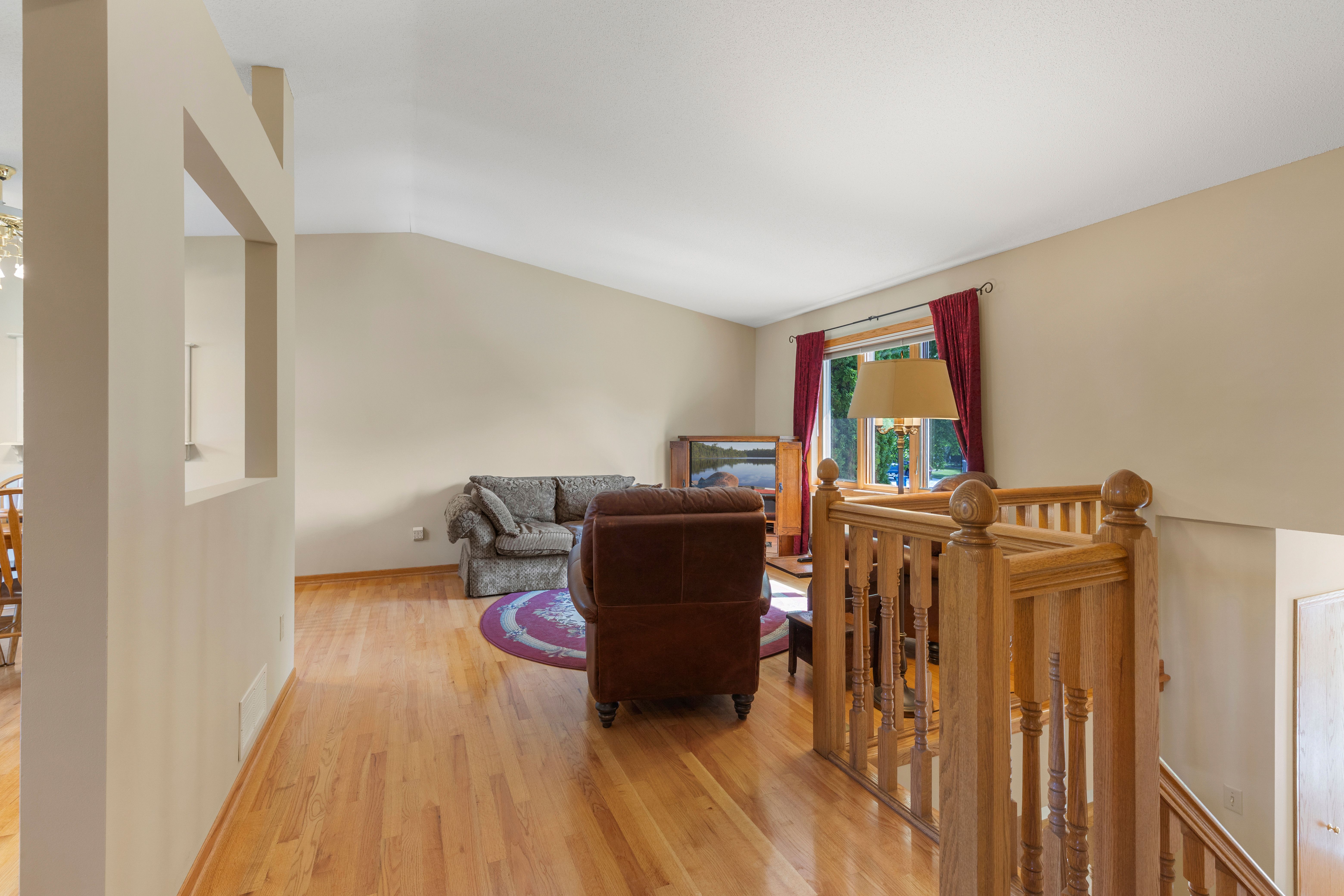  Inviting Champlin Living with Thoughtful Modern Updates - 物件實景