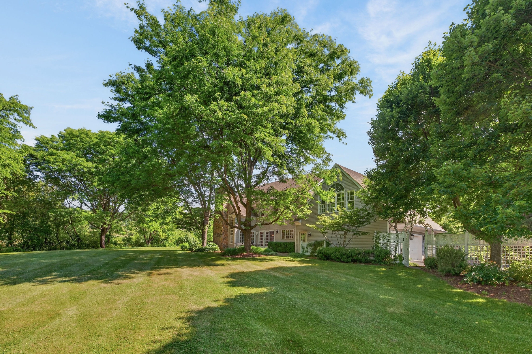  ?Hill View Farms? Neighborhood Colonial Offers Convenience and Tranquility - 物件實景