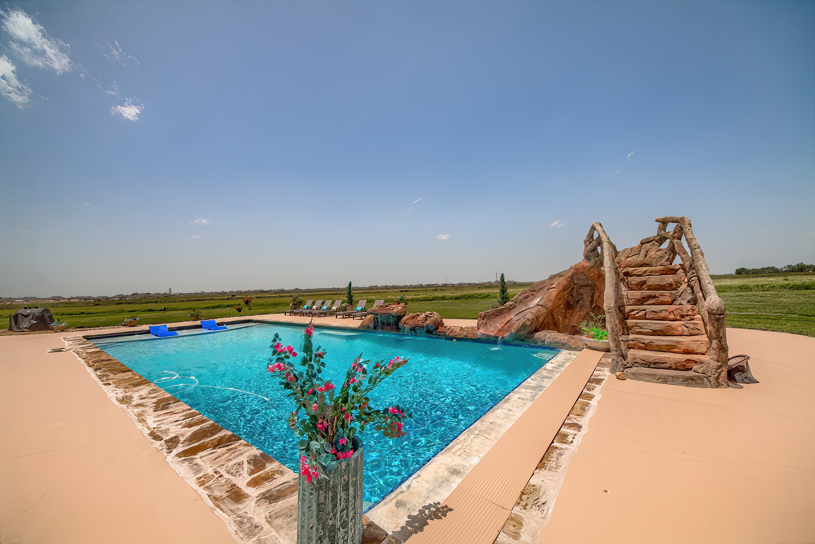 Seguin, Texas, 78155, United States, 7 Bedrooms Bedrooms, ,7 BathroomsBathrooms,Residential,For Sale,1994199