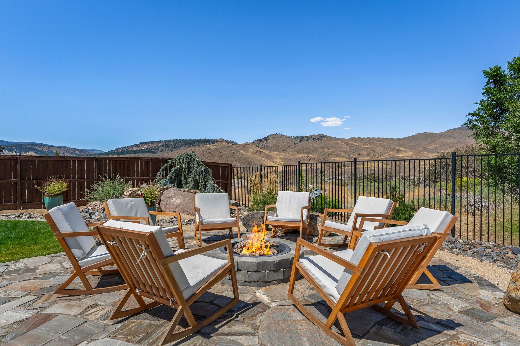  Private Luxury Retreat in Verdi with Custom Designer Finishes & Peavine Views - 物件實景