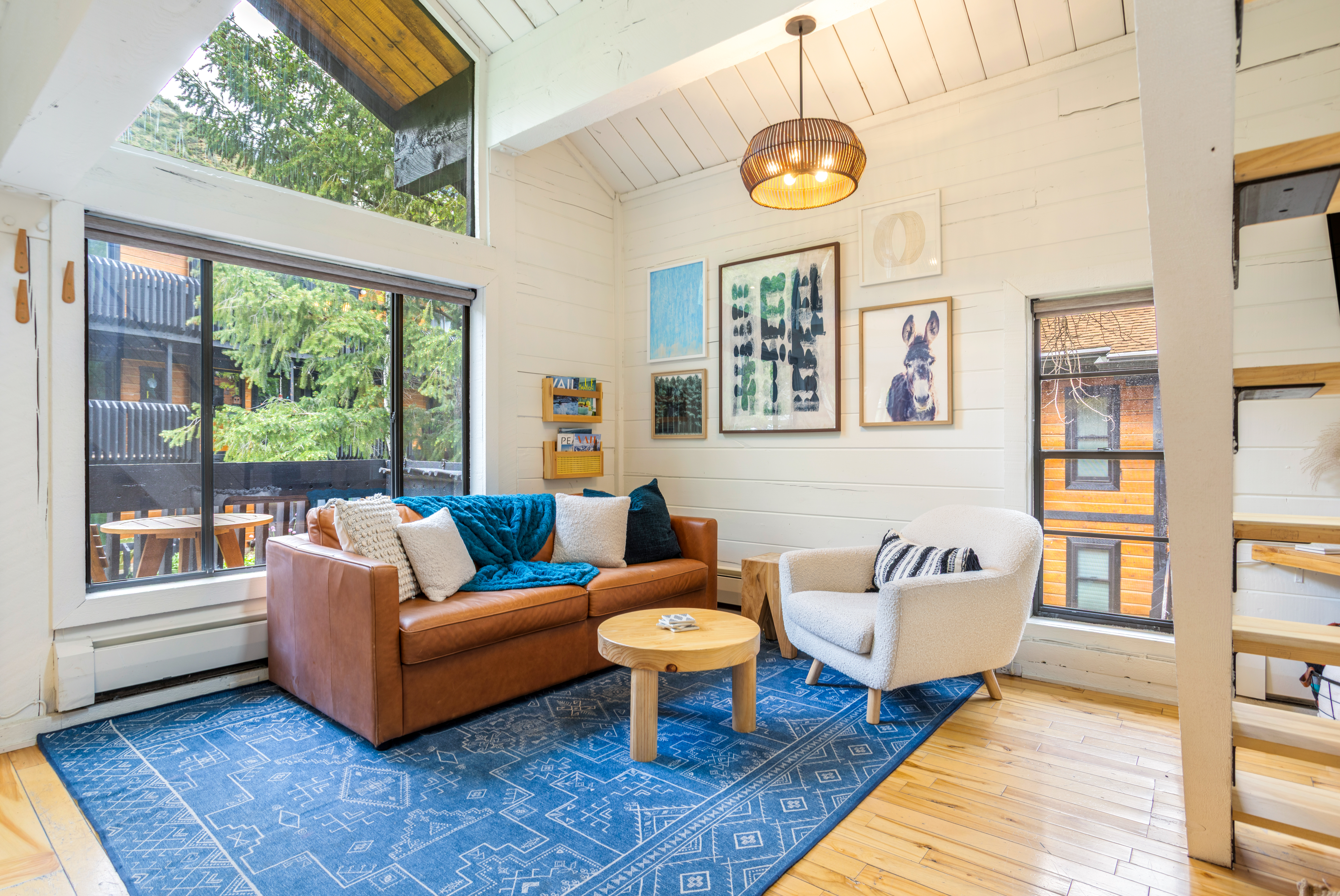  Inviting Top-floor End-unit Residence with Abundant Natural Light - 物件實景
