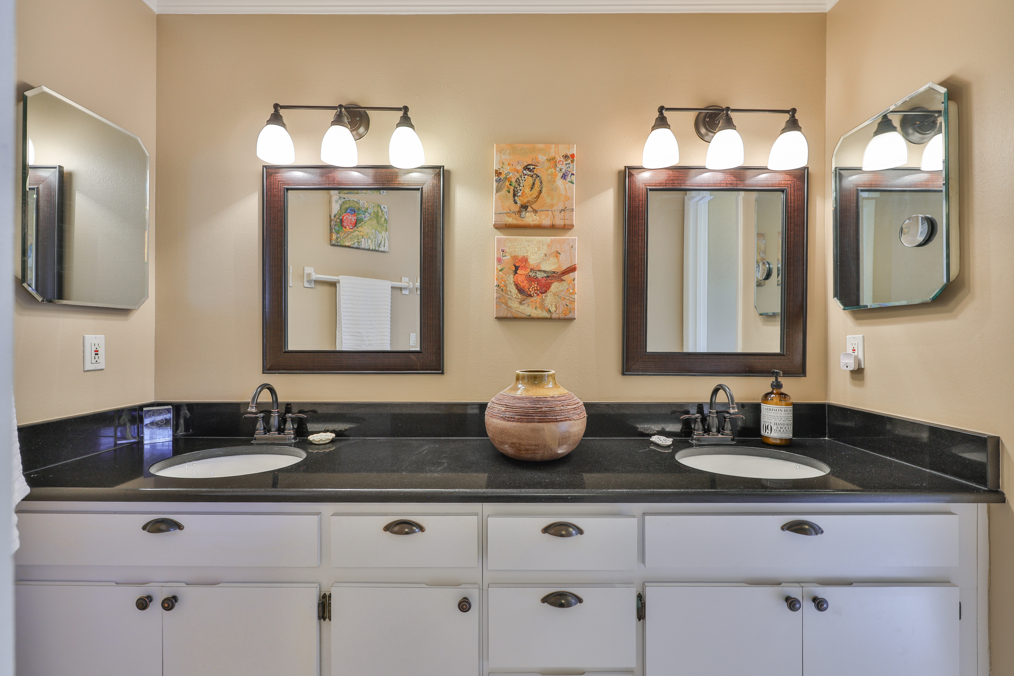 Tampa, Florida, 33629, United States, 2 Bedrooms Bedrooms, ,3 BathroomsBathrooms,Residential,For Sale,1981807