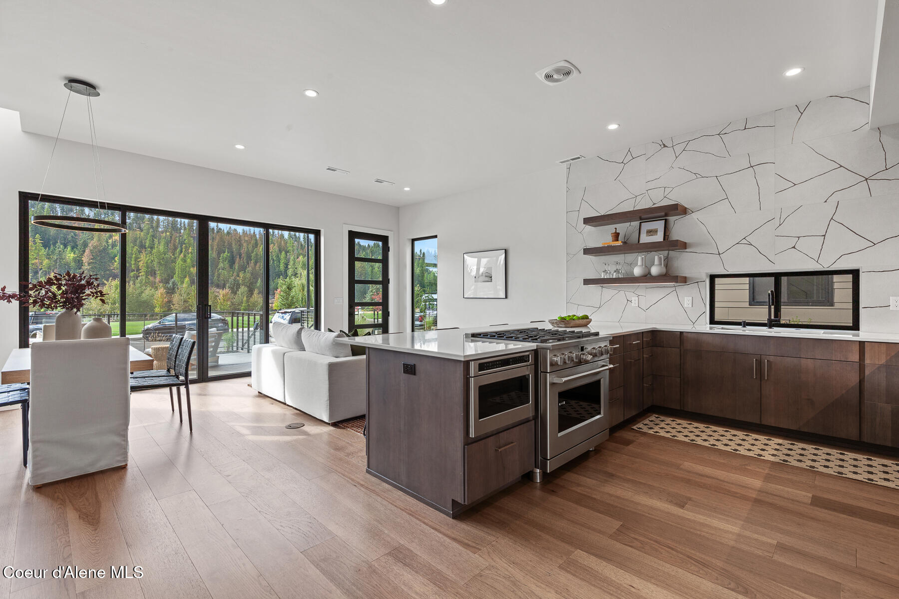 Coeur d'Alene, Idaho, 83815, United States, 2 Bedrooms Bedrooms, ,3 BathroomsBathrooms,Residential,For Sale,2006404