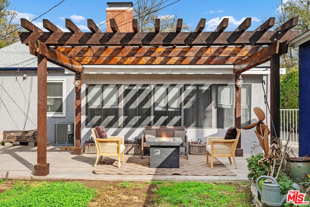 Lake Balboa, California, 91406, United States, 3 Bedrooms Bedrooms, ,1 BathroomBathrooms,Residential,For Sale,1992141