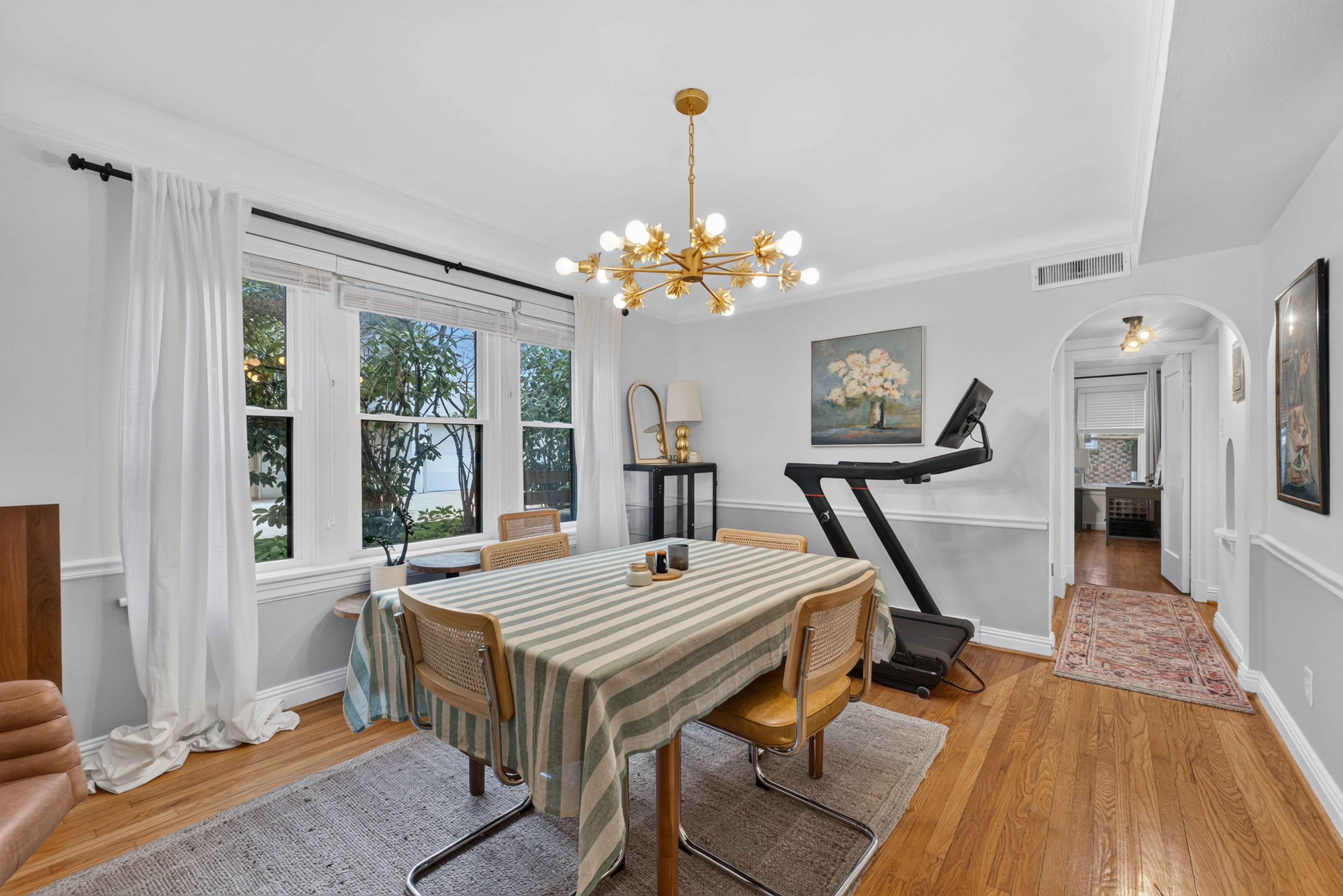  Spacious, Modern, and Move-In Ready Main Floor Condo - 物件實景