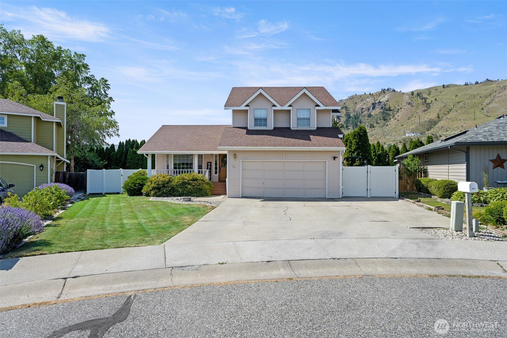 Wenatchee, Washington, 98801, United States, 3 Bedrooms Bedrooms, ,2 BathroomsBathrooms,Residential,For Sale,1939564
