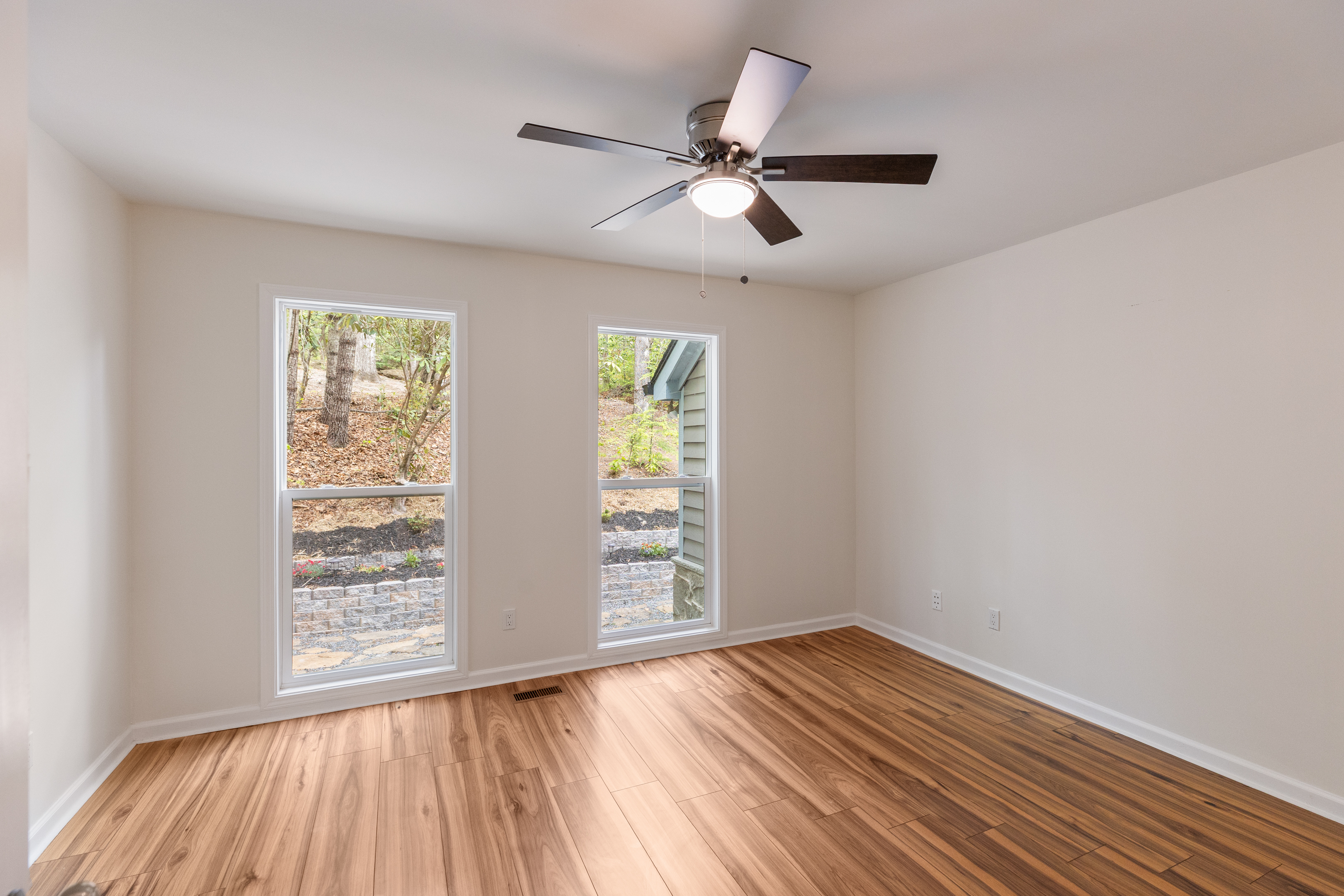  2129 Black Oak Drive - 物件實景