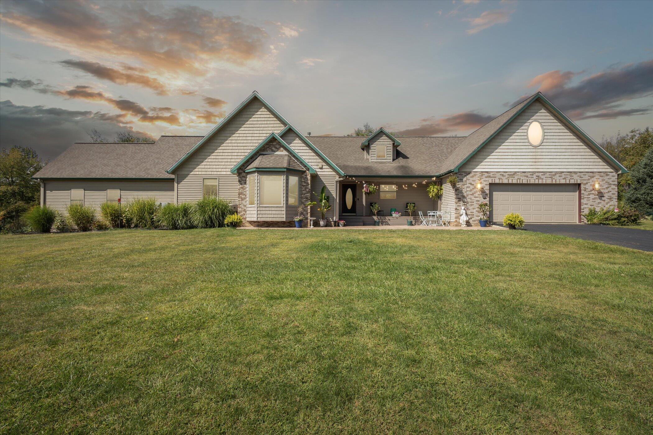 Horton, Michigan, 49246, United States, 5 Bedrooms Bedrooms, ,4 BathroomsBathrooms,Residential,For Sale,1940330