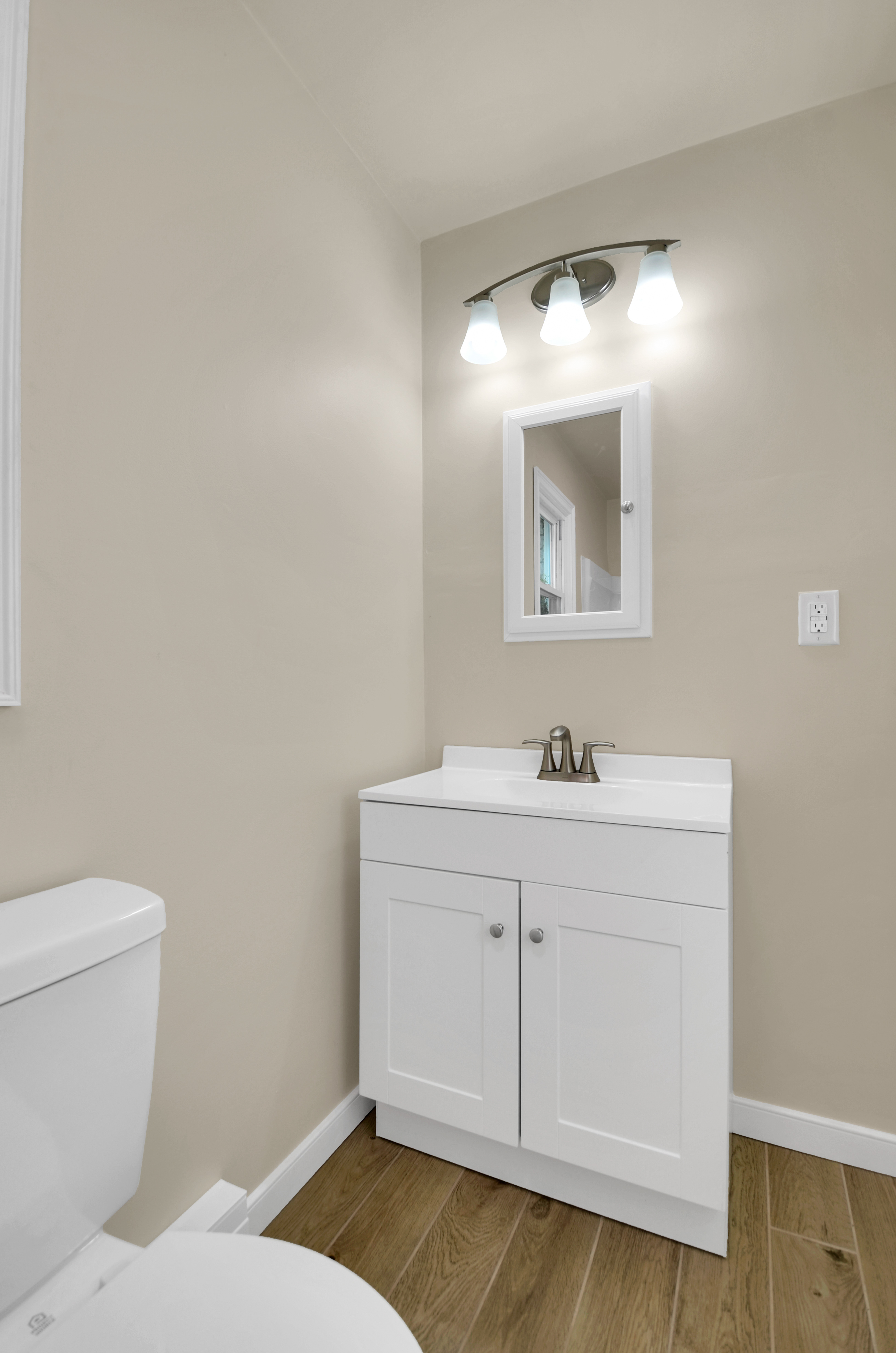 Reading, Pennsylvania, 19606, United States, 4 Bedrooms Bedrooms, ,3 BathroomsBathrooms,Residential,For Sale,1979384