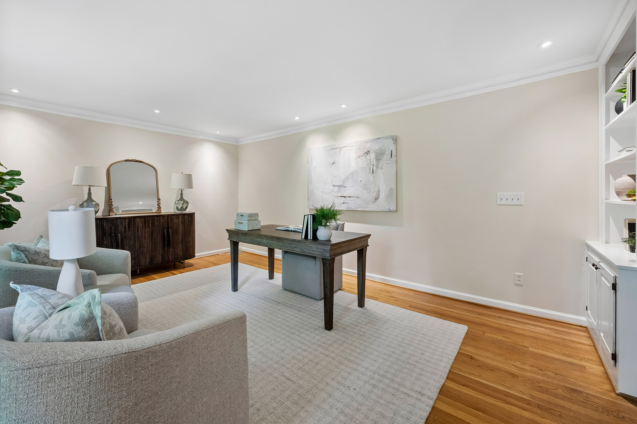  Timeless Character, Generous Living Spaces and a Quiet Cul-de-sac Location - 物件實景
