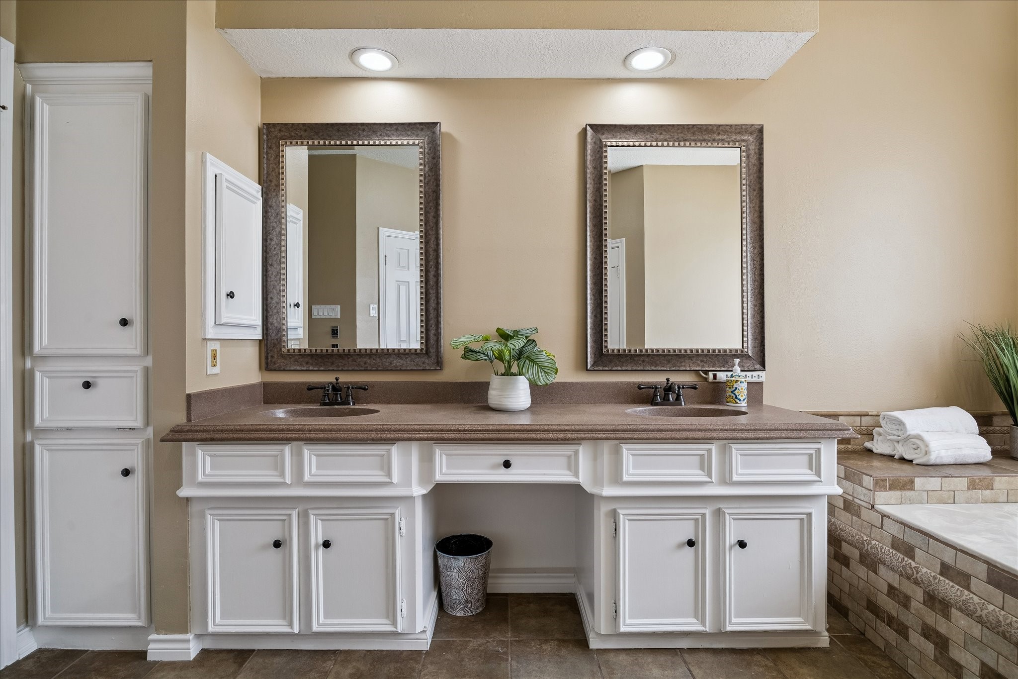  2919 Forest Garden Drive - 物件實景