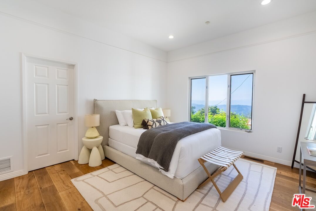 Topanga, California, 90290, United States, 4 Bedrooms Bedrooms, ,4 BathroomsBathrooms,Residential,For Sale,1902057