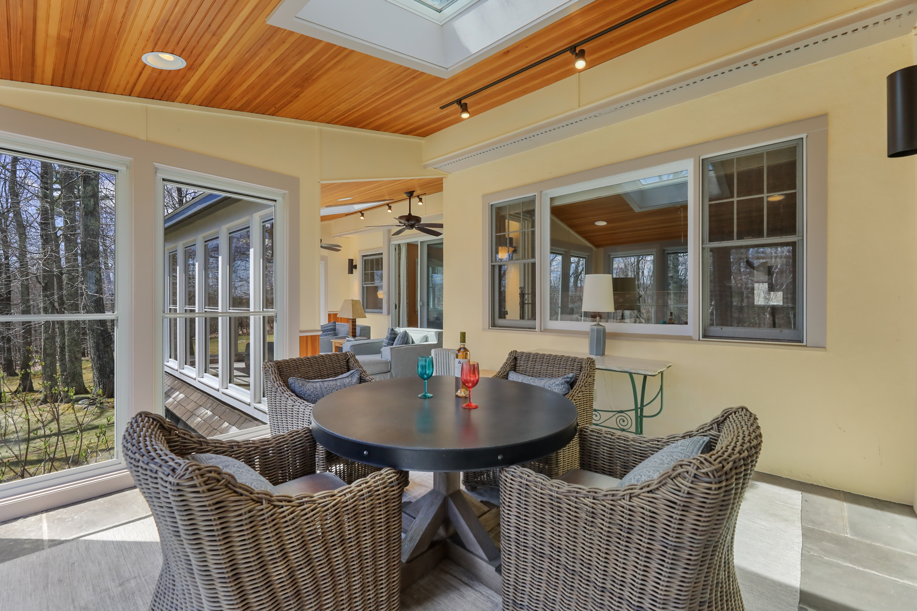  Exquisite Tudor Estate Set on 18+ Breathtaking Acres with Stunning Panoramic Vie - 物件實景