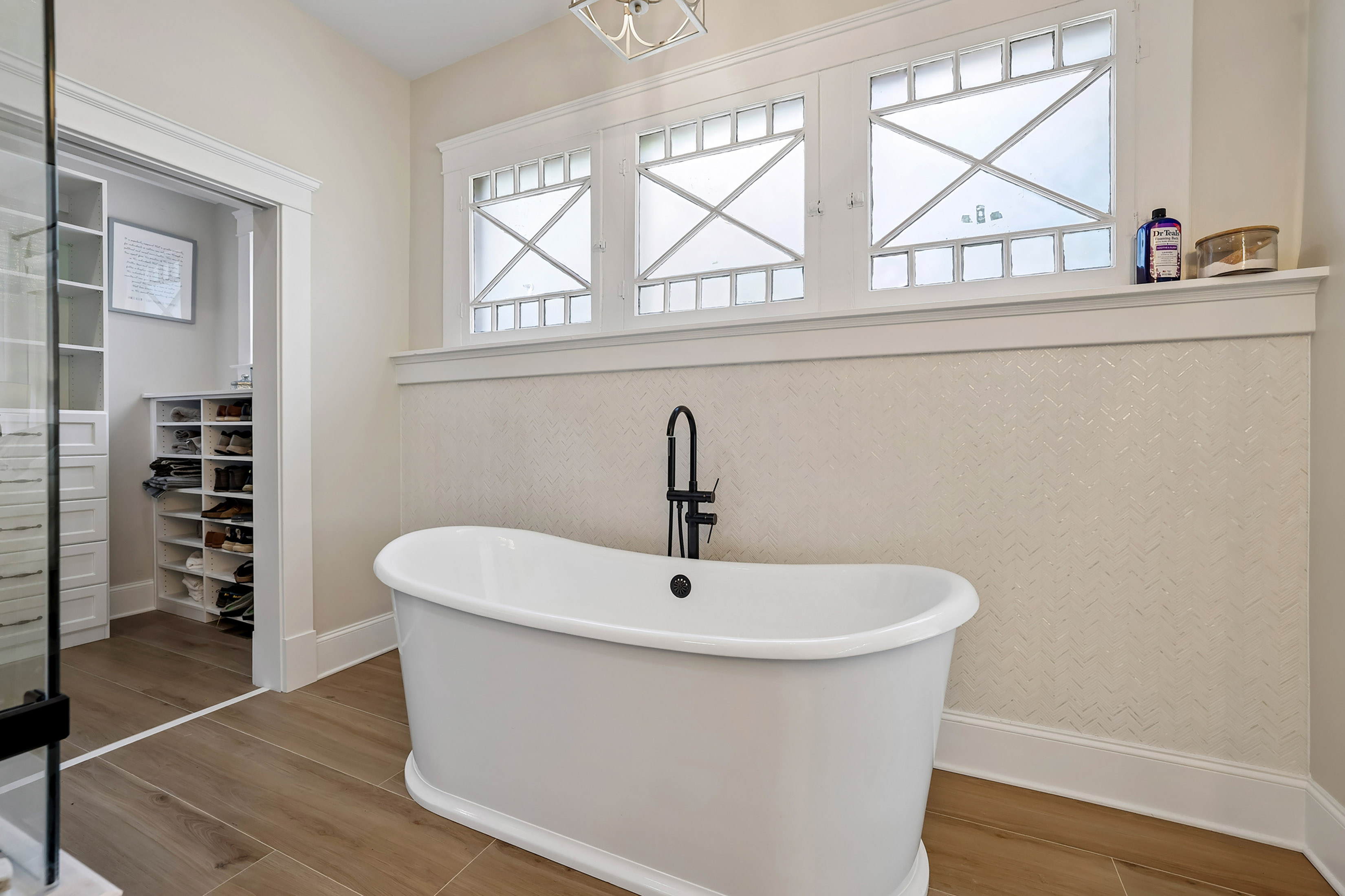  Renovated Bungalow Blends Historic Atlanta Character with Modern Luxury - 物件實景