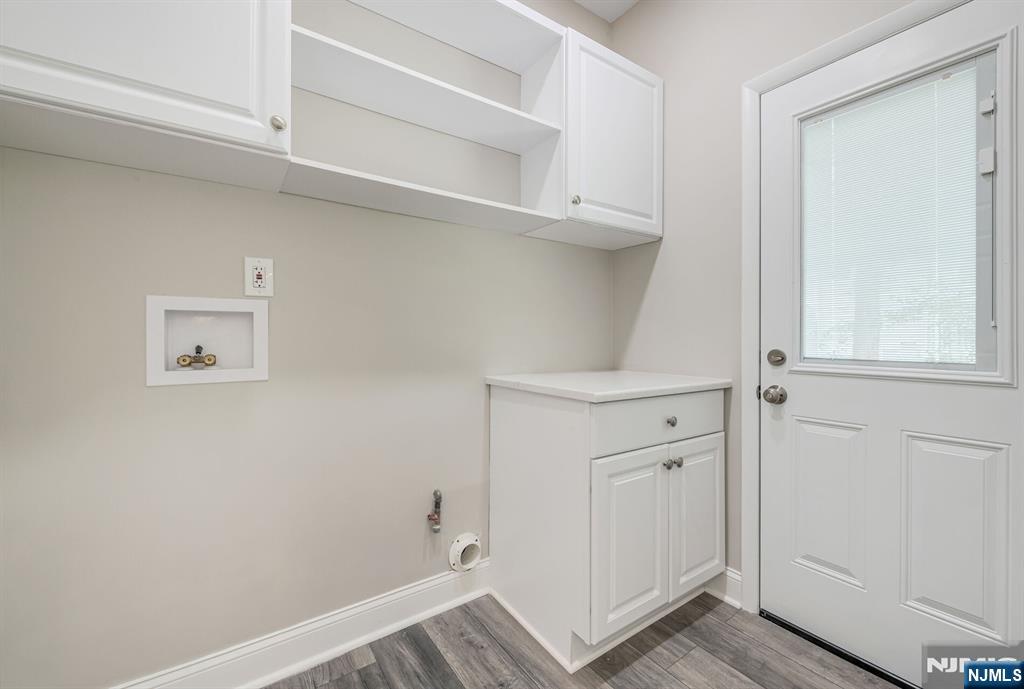 Wyckoff, New Jersey, 07481, United States, 5 Bedrooms Bedrooms, ,5 BathroomsBathrooms,Residential,For Sale,1951013