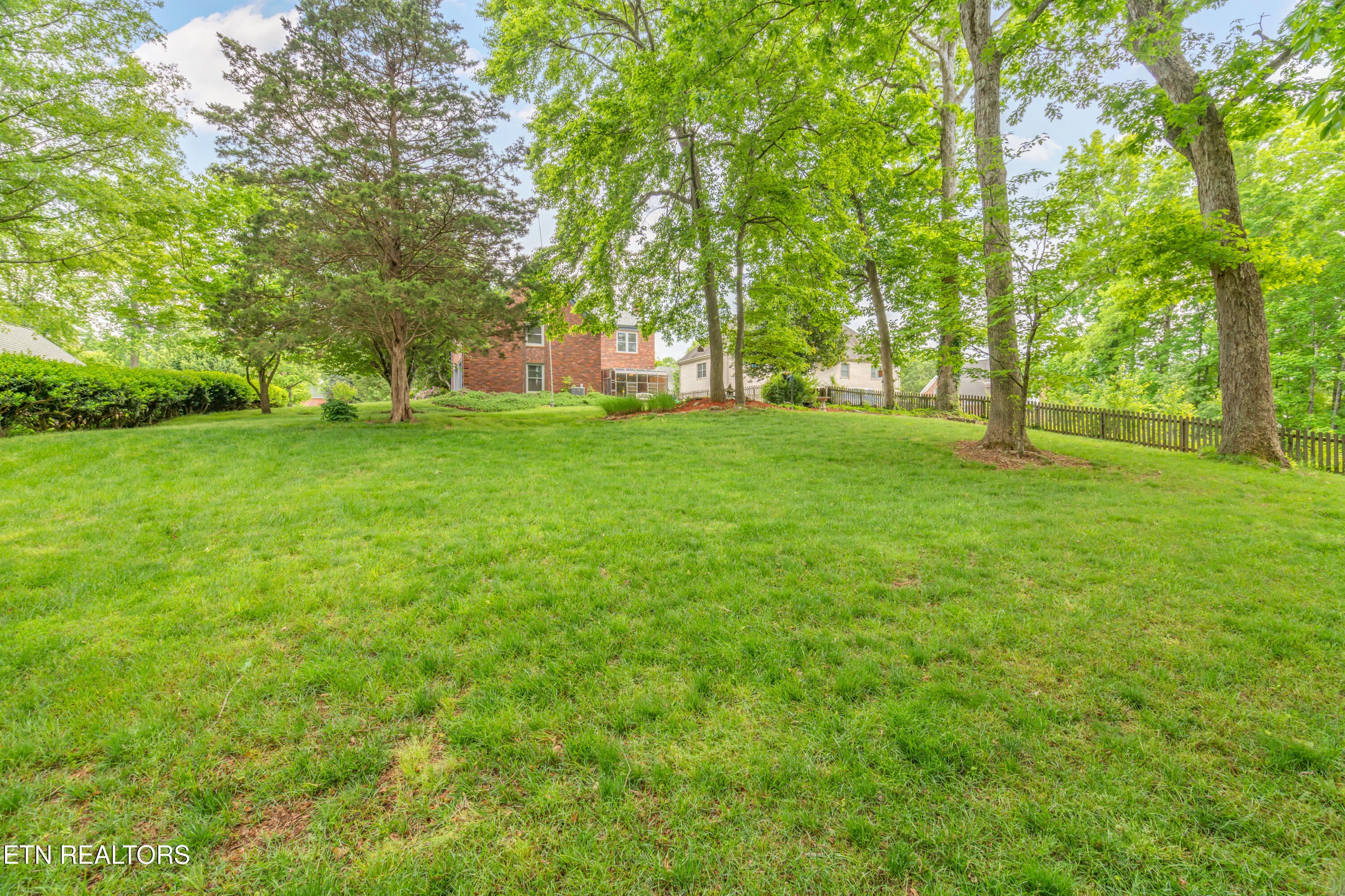 Kingston, Tennessee, 37763, United States, 3 Bedrooms Bedrooms, ,3 BathroomsBathrooms,Residential,For Sale,1762523