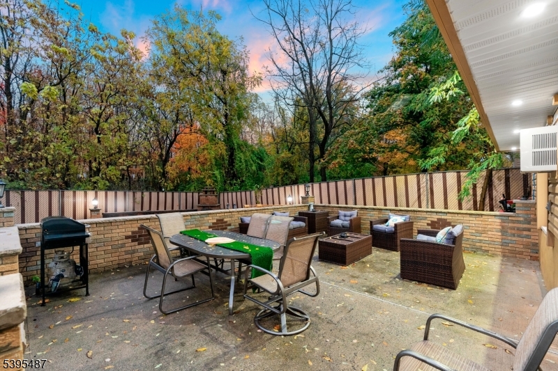 Wayne Twp., New Jersey, 07470, United States, 5 Bedrooms Bedrooms, ,2 BathroomsBathrooms,Residential,For Sale,1988198