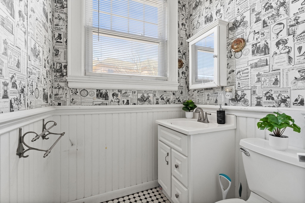 Worcester, Massachusetts, 01610, United States, 17 Bedrooms Bedrooms, ,4 BathroomsBathrooms,Residential,For Sale,1994286