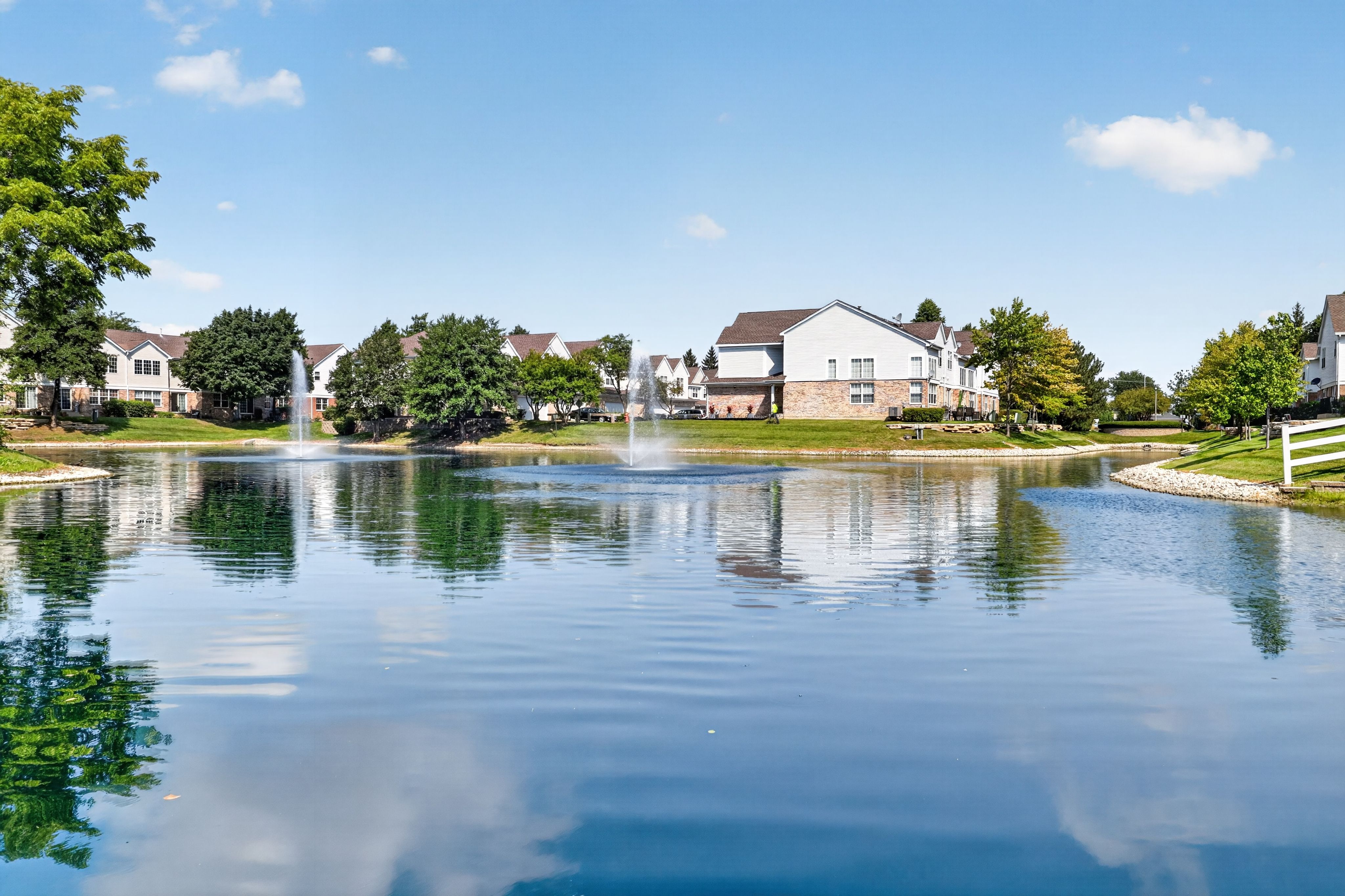  Beautiful Private End-unit Townhome Overlooking a Peaceful Pond - 物件實景