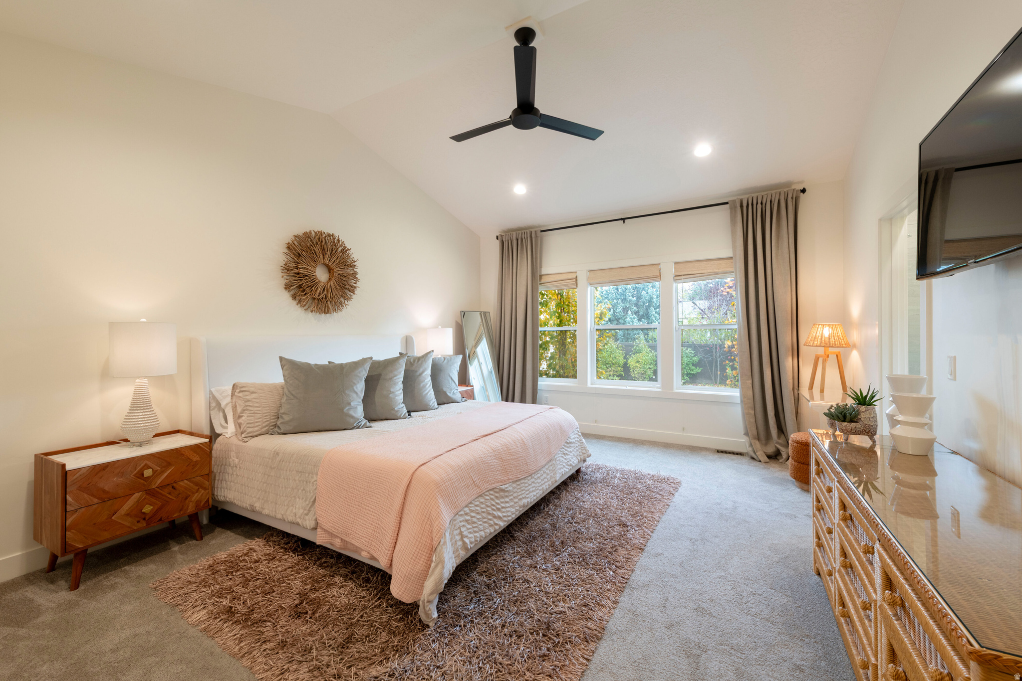 Holladay, Utah, 84117, United States, 4 Bedrooms Bedrooms, ,4 BathroomsBathrooms,Residential,For Sale,1991877