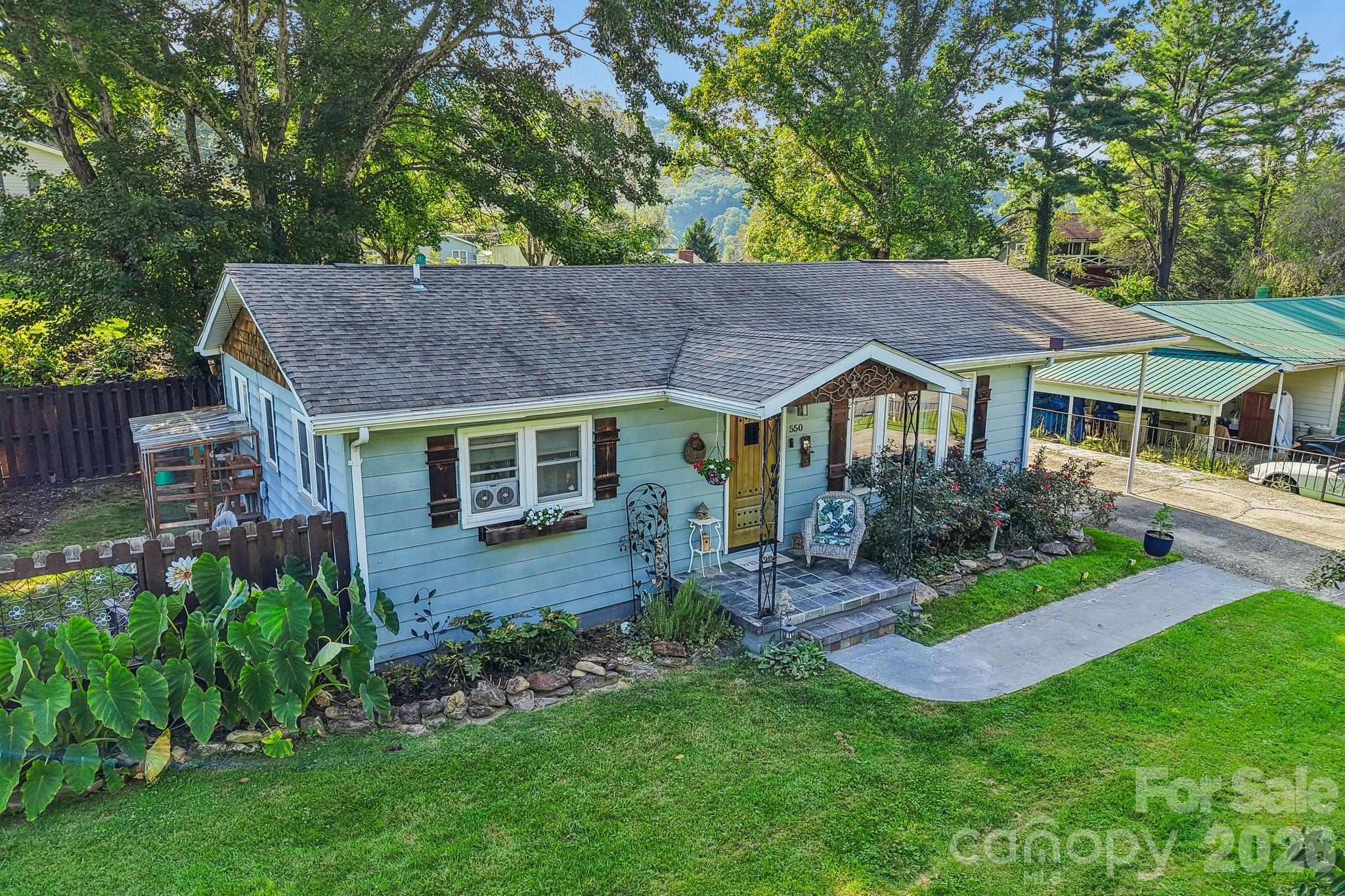 Lickstone Rd, Waynesville, NC 28786