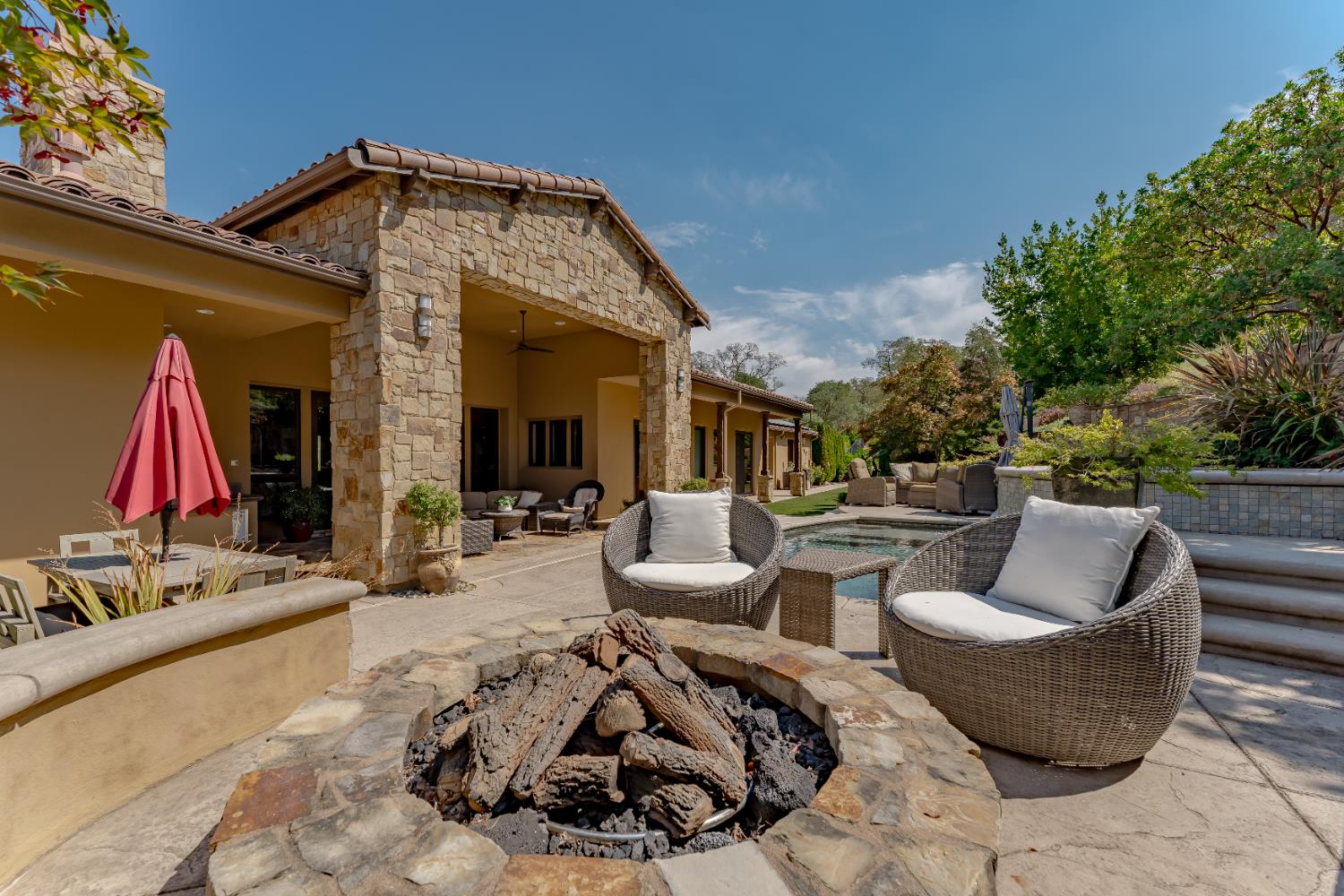 Loomis, California, 95650, United States, 4 Bedrooms Bedrooms, ,5 BathroomsBathrooms,Residential,For Sale,1939429