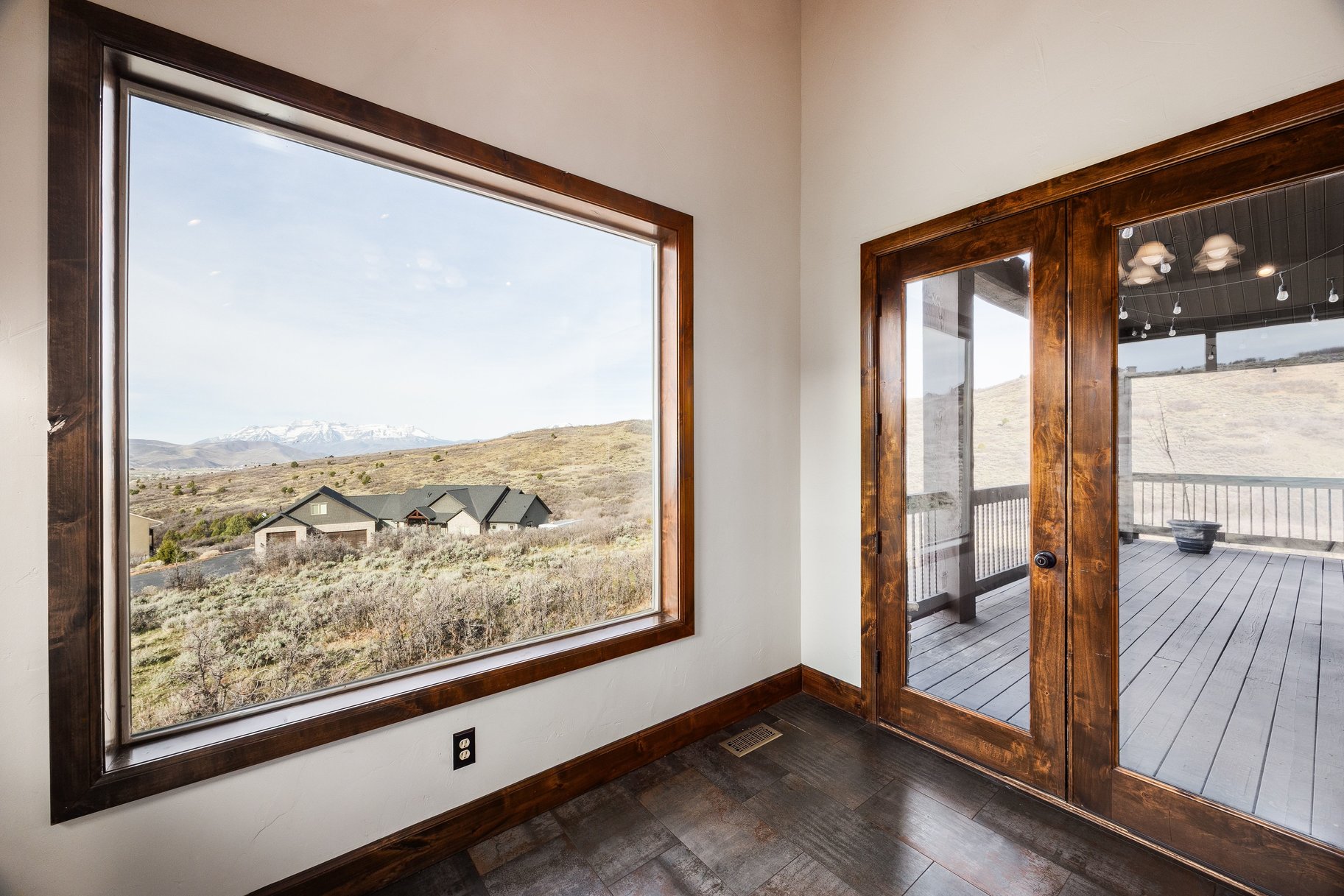  The Ultimate Multi-Generational Mountain Retreat Backing to 500 Acres of Open Sp - 物件實景