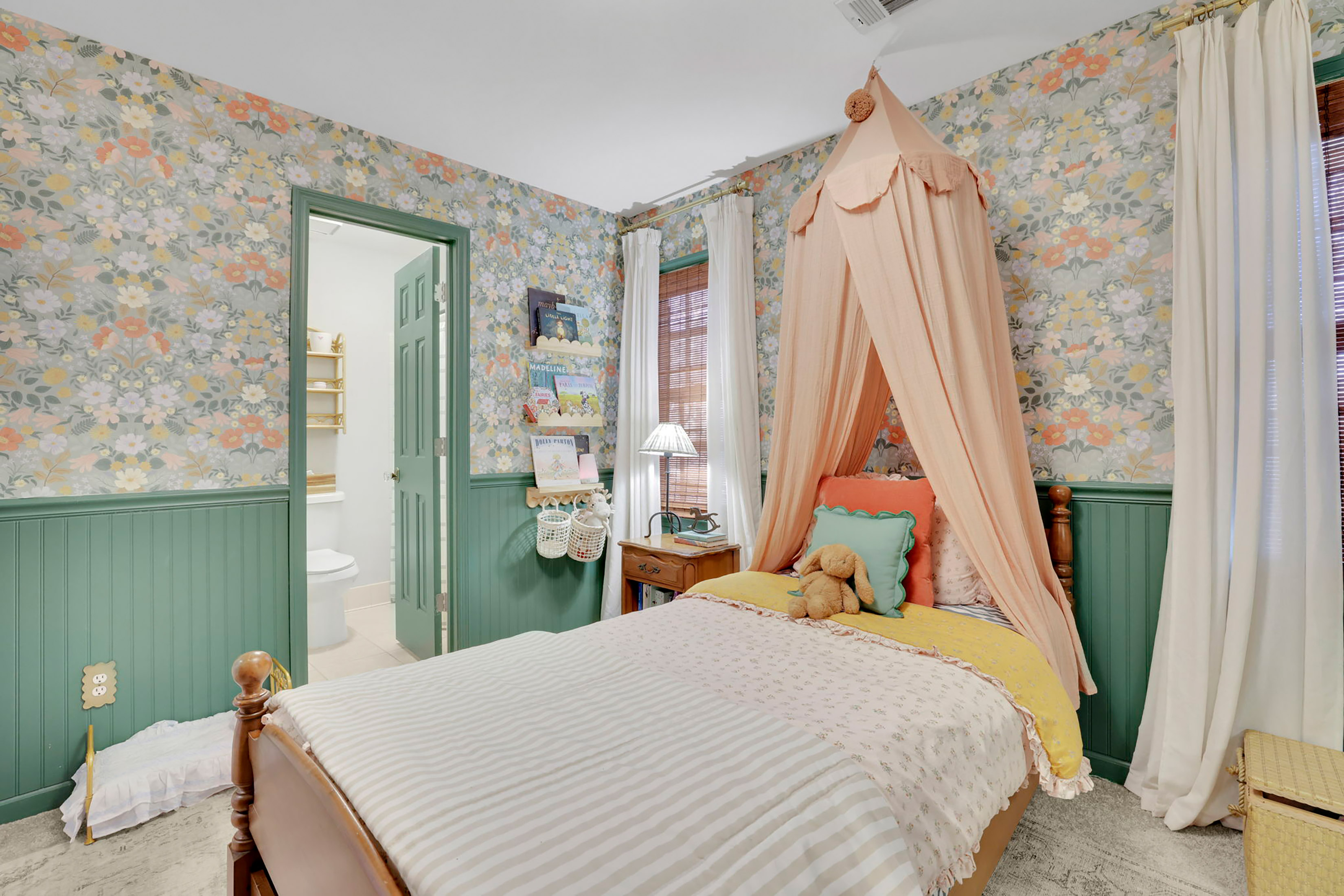 Beautifully Maintained Home Nestled Within a Quiet and Established Community - 物件實景