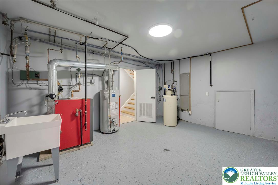 Allentown City, Pennsylvania, 18104, United States, 3 Bedrooms Bedrooms, ,3 BathroomsBathrooms,Residential,For Sale,1993140